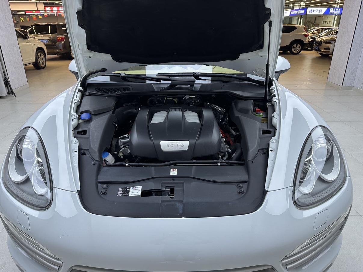 Porsche Cayenne 2014 thumb 5
