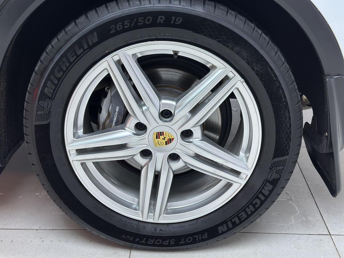 Porsche Cayenne 2014 thumb 11