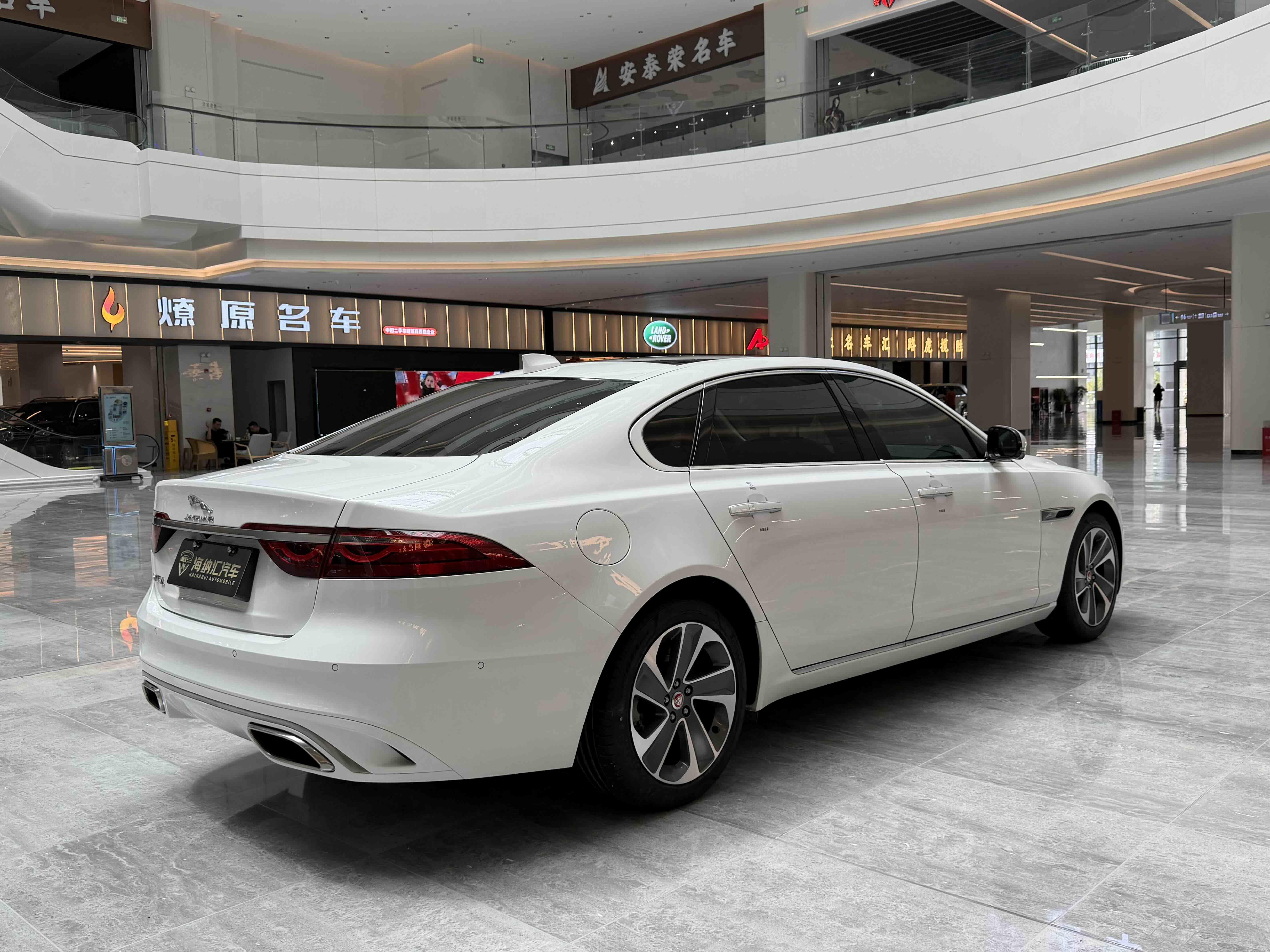 Jaguar XFL 2022 thumb 4