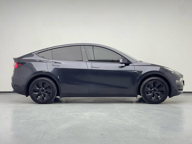 Tesla Model Y 2024 thumb 6