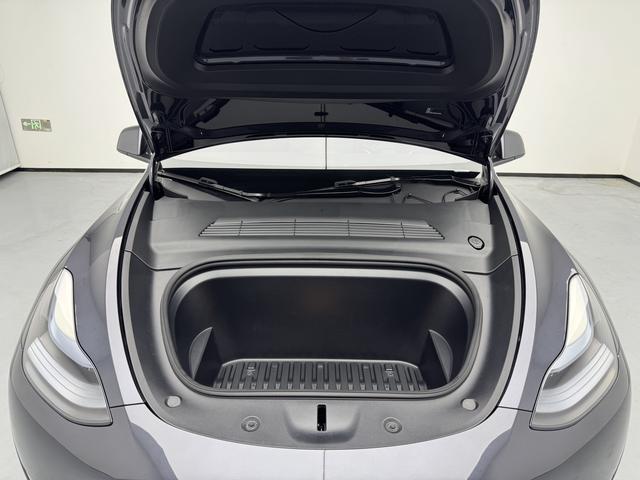 Tesla Model Y 2024 thumb 8