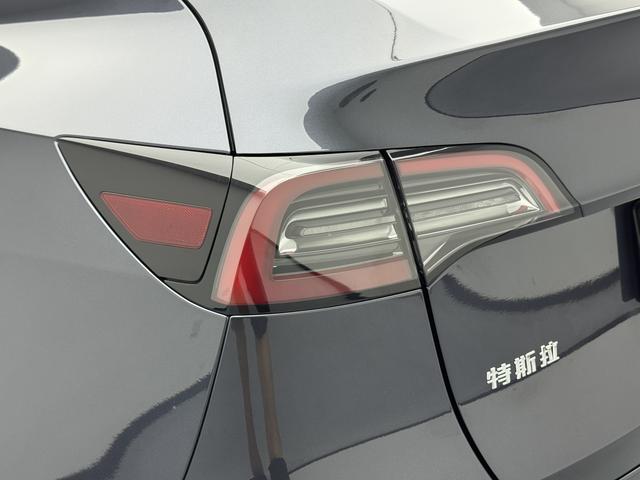 Tesla Model Y 2024 thumb 11
