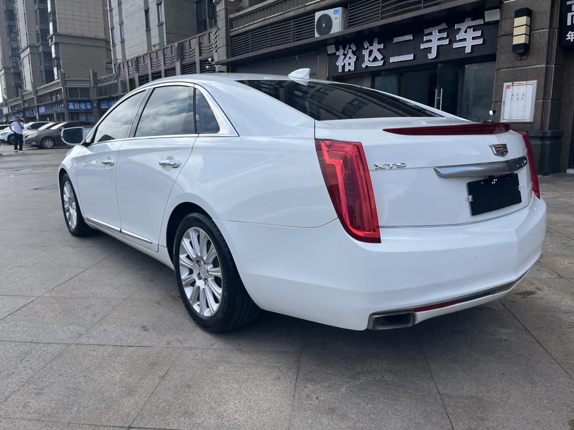 Cadillac XTS 2017 thumb 2