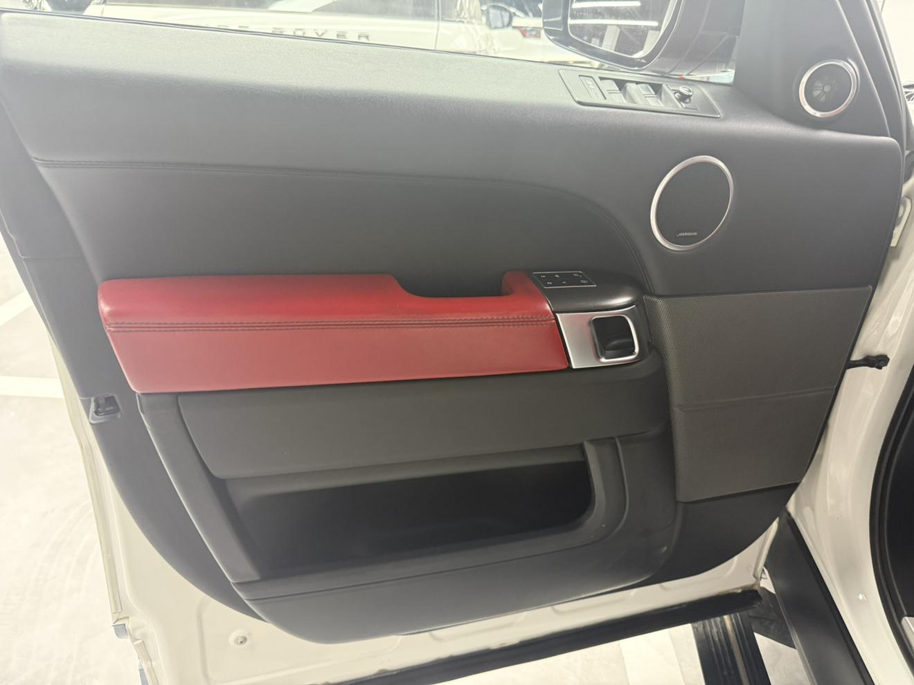 Land Rover Range Rover Sport 2017 thumb 12