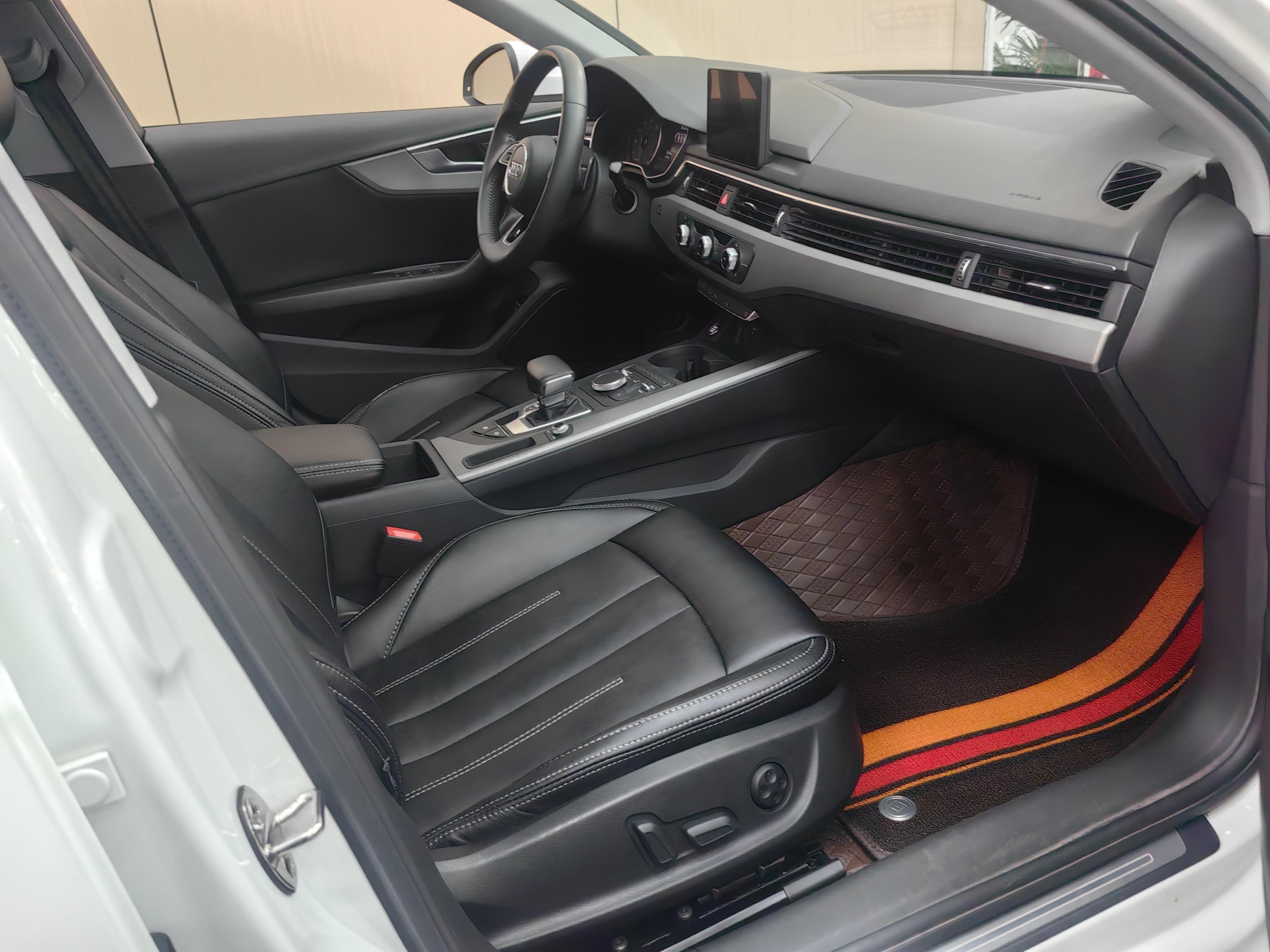 Audi A4 2019 thumb 2
