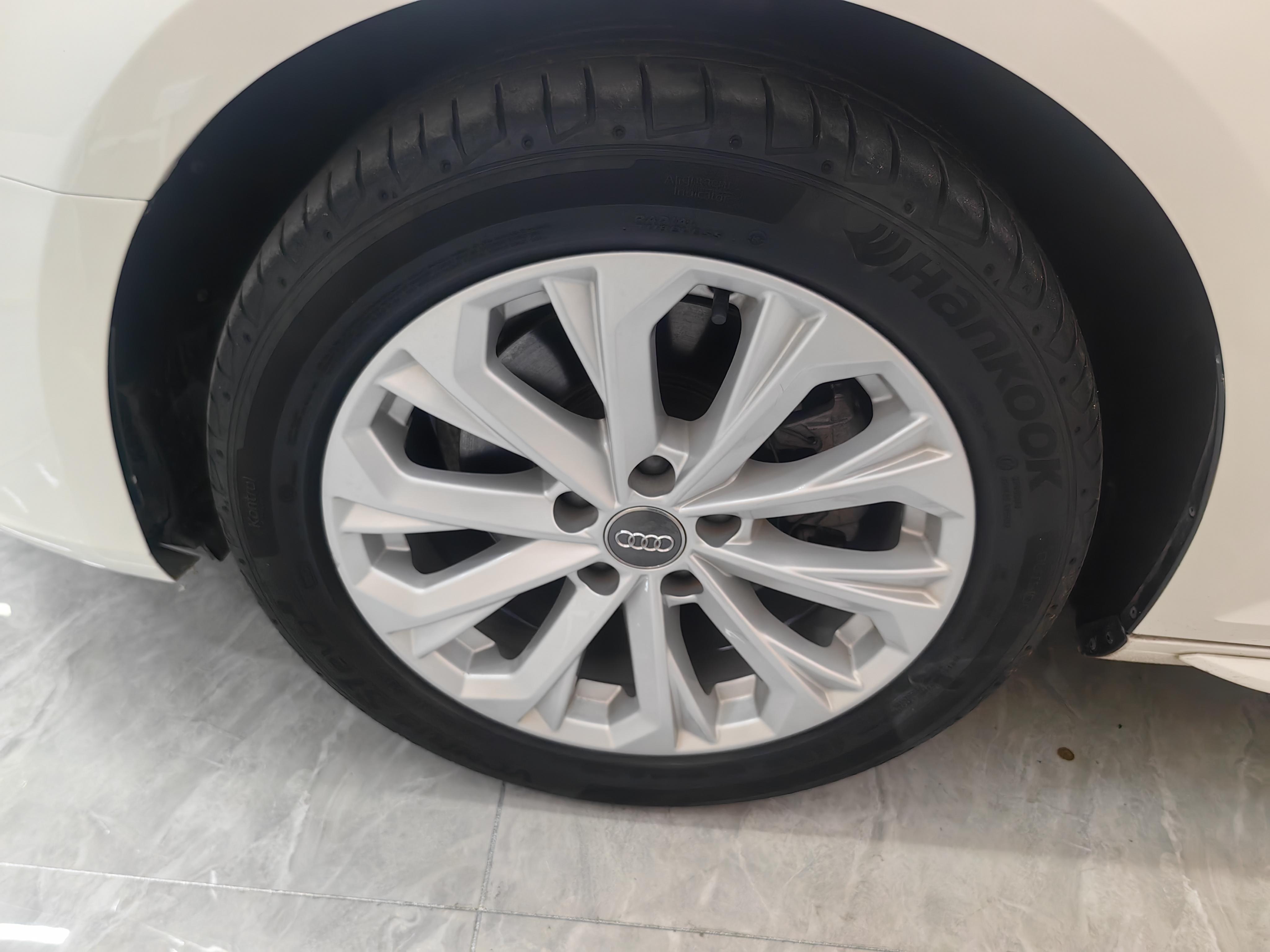 Audi A4 2019 thumb 3
