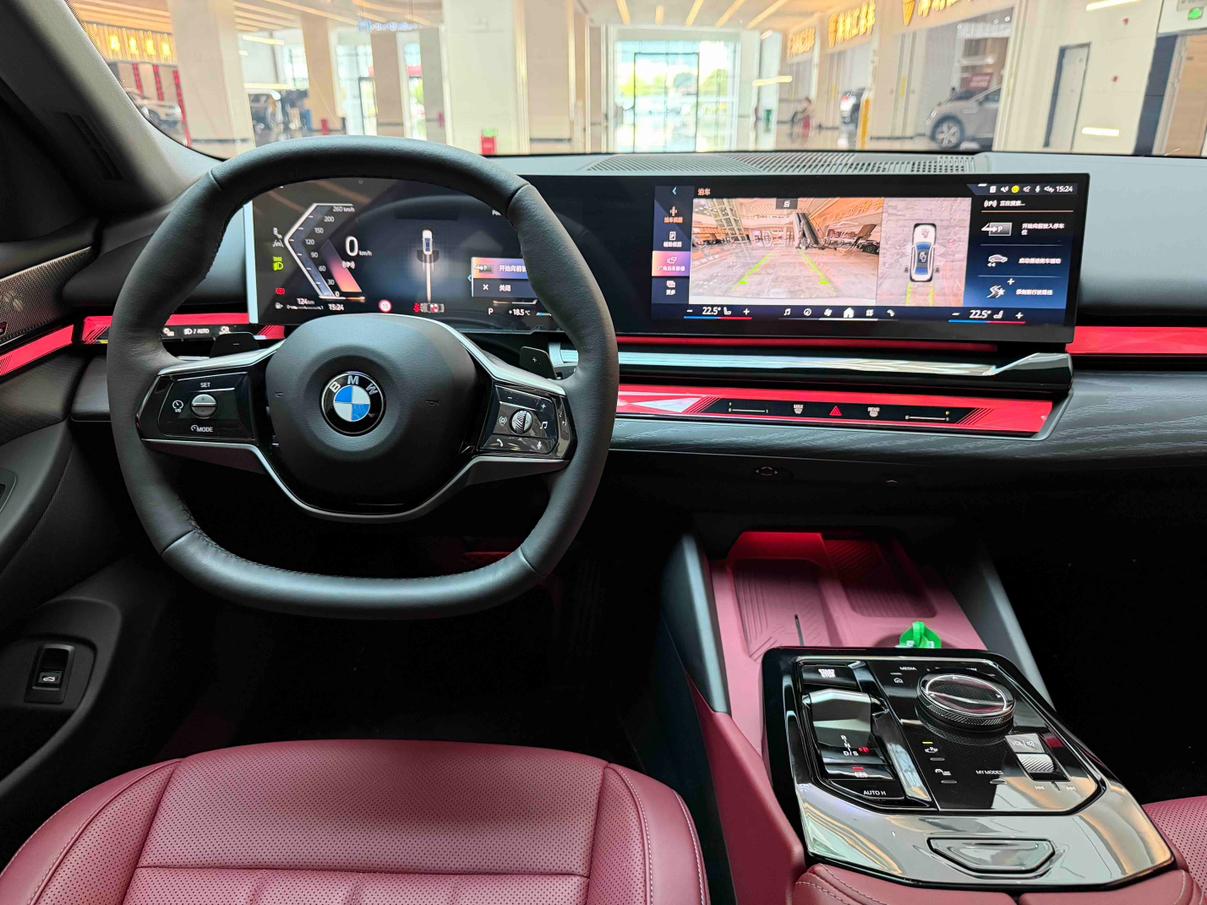 BMW 5 серии 2024 thumb 11