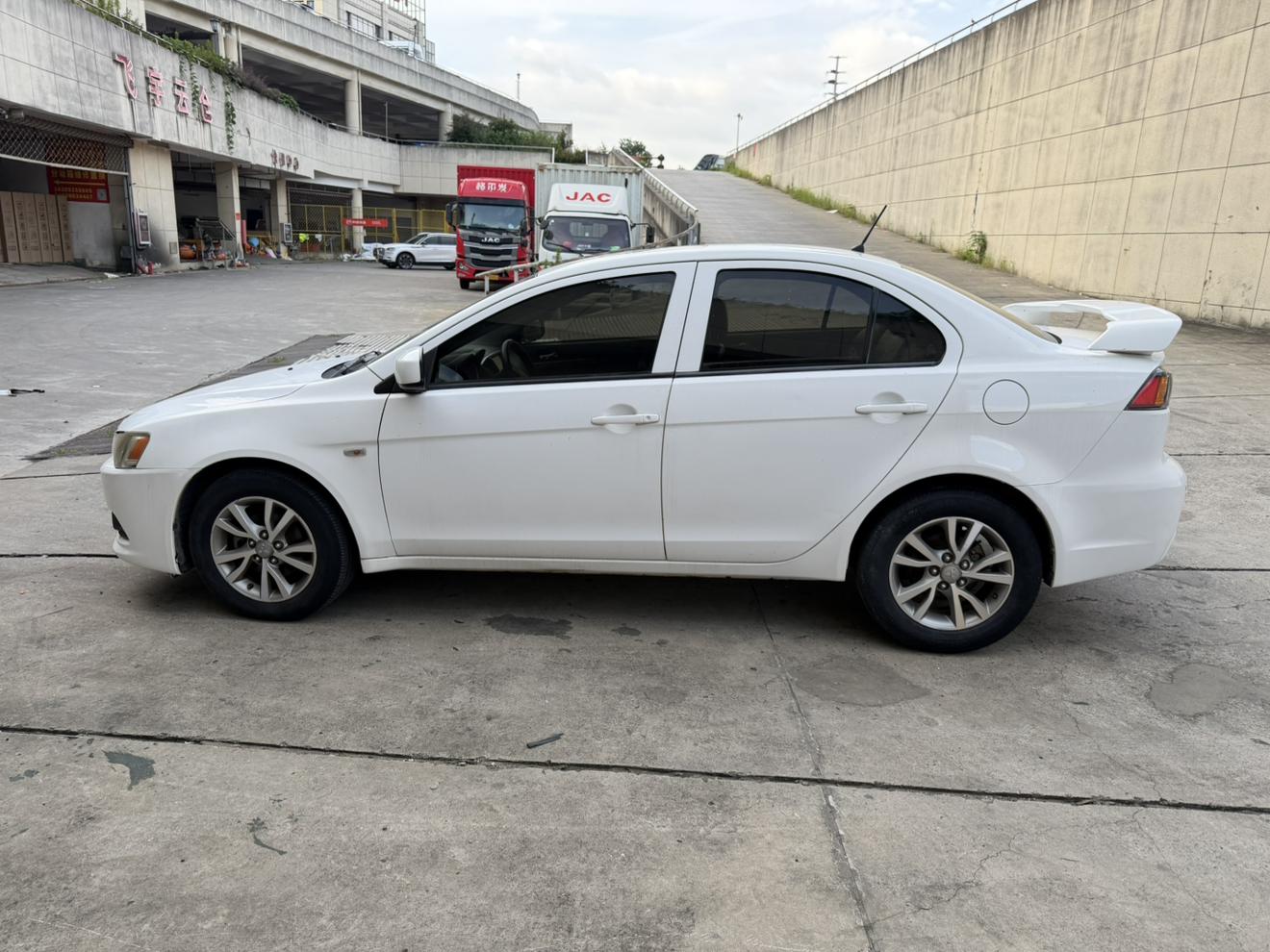 Mitsubishi Yi Shen 2013 thumb 2