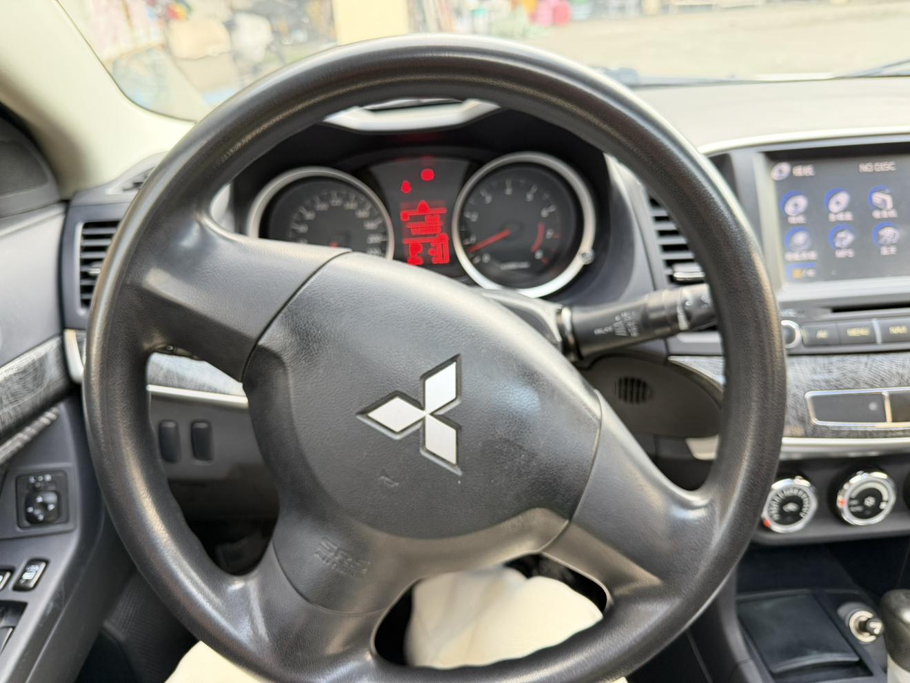 Mitsubishi Yi Shen 2013 thumb 10
