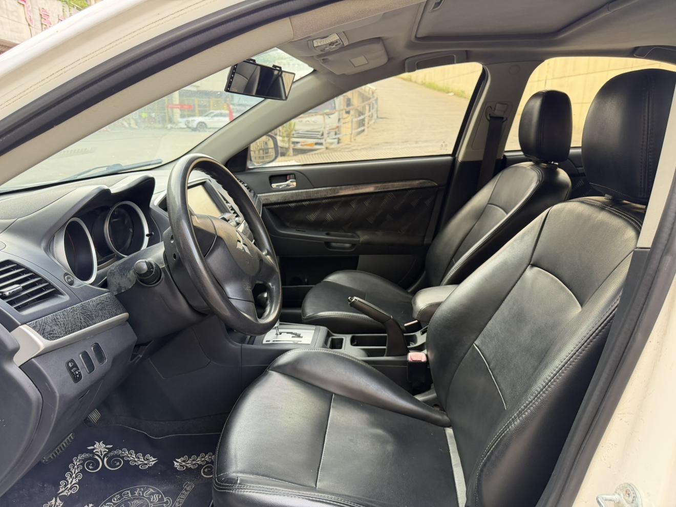 Mitsubishi Yi Shen 2013 thumb 12