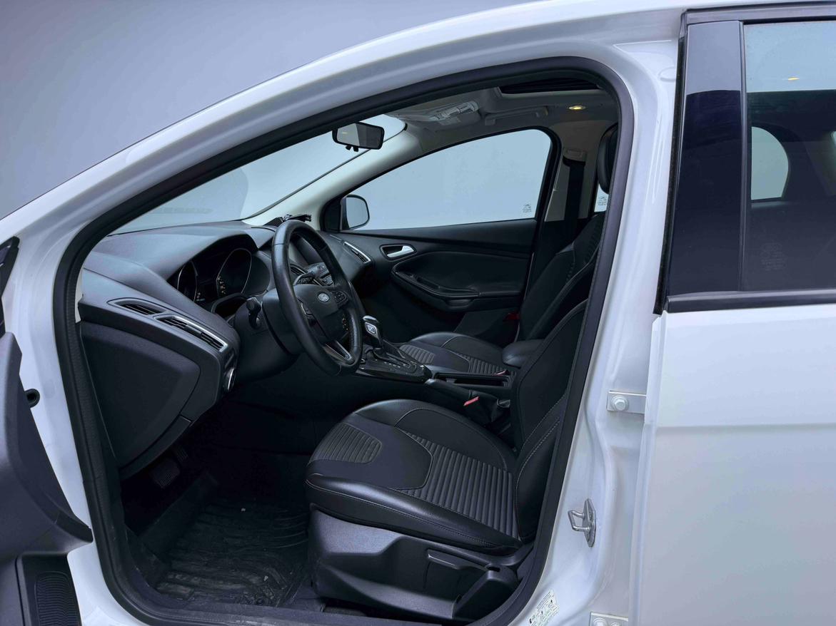 Ford Focus ST 2018 thumb 5
