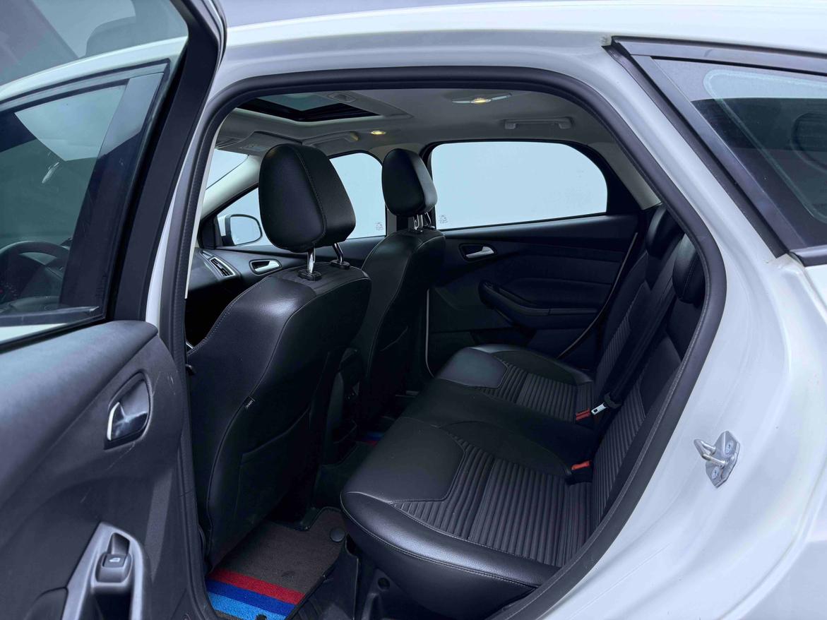 Ford Focus ST 2018 thumb 6