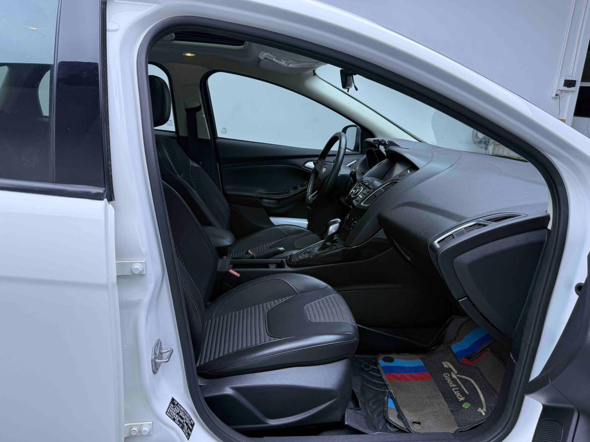 Ford Focus ST 2018 thumb 7