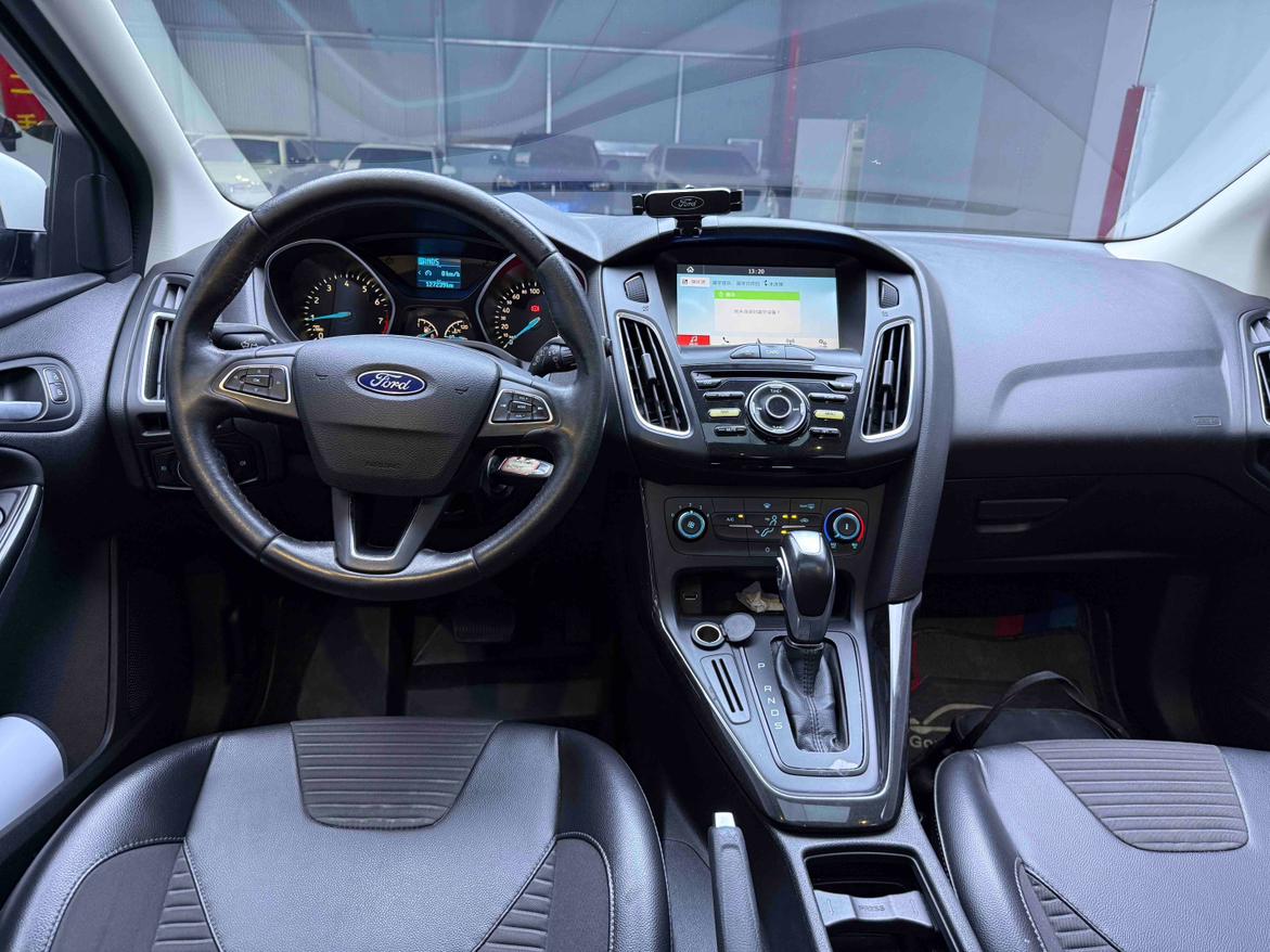 Ford Focus ST 2018 thumb 12