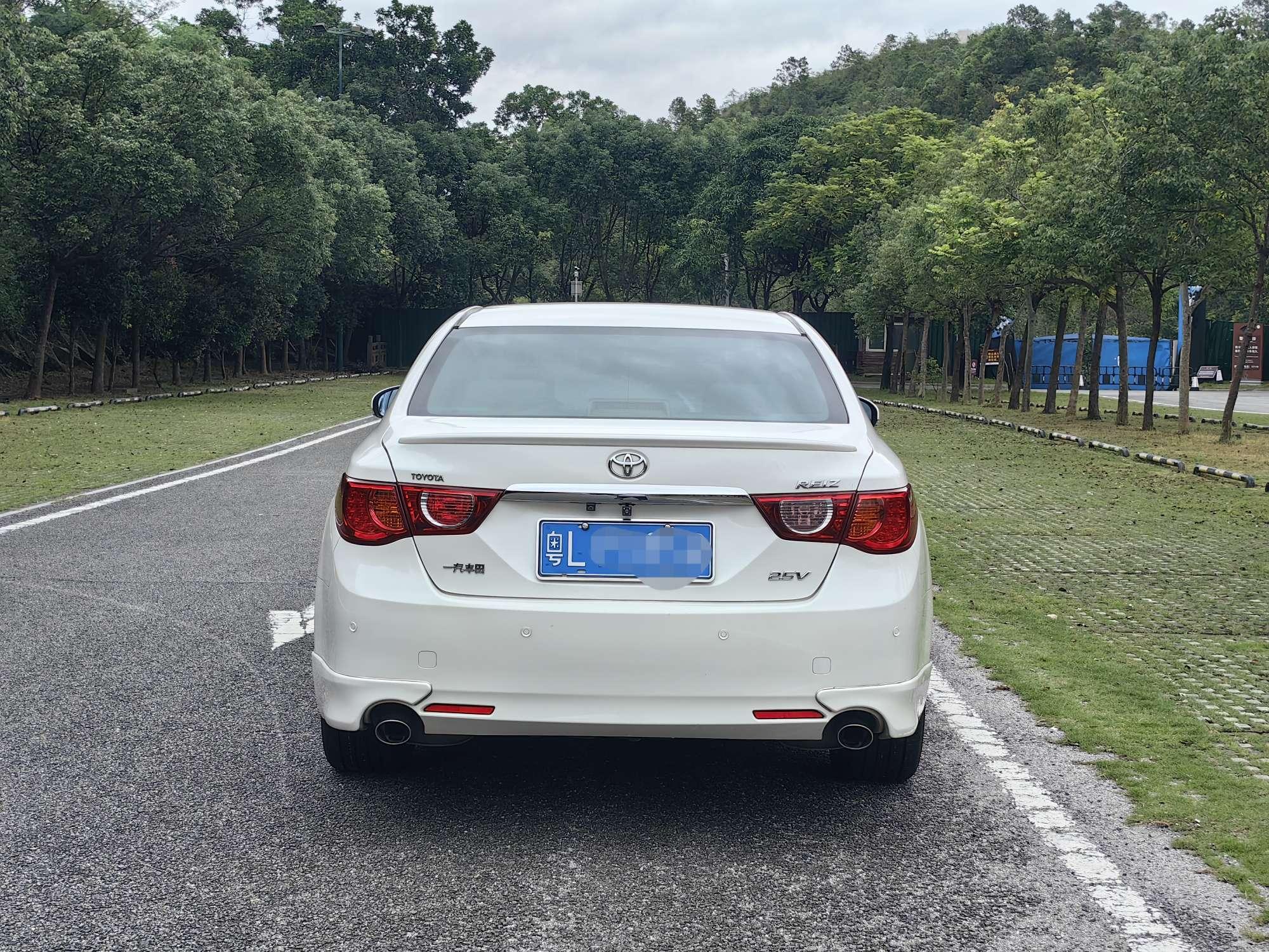 Toyota Reiz 2010 thumb 3