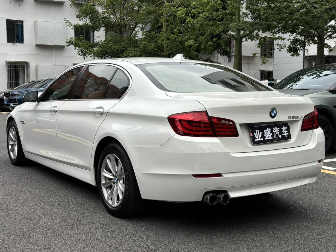 BMW 5 серии 2011 thumb 2