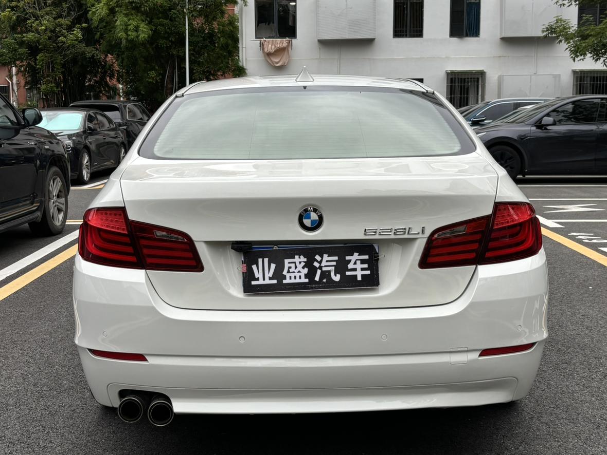 BMW 5 серии 2011 thumb 3