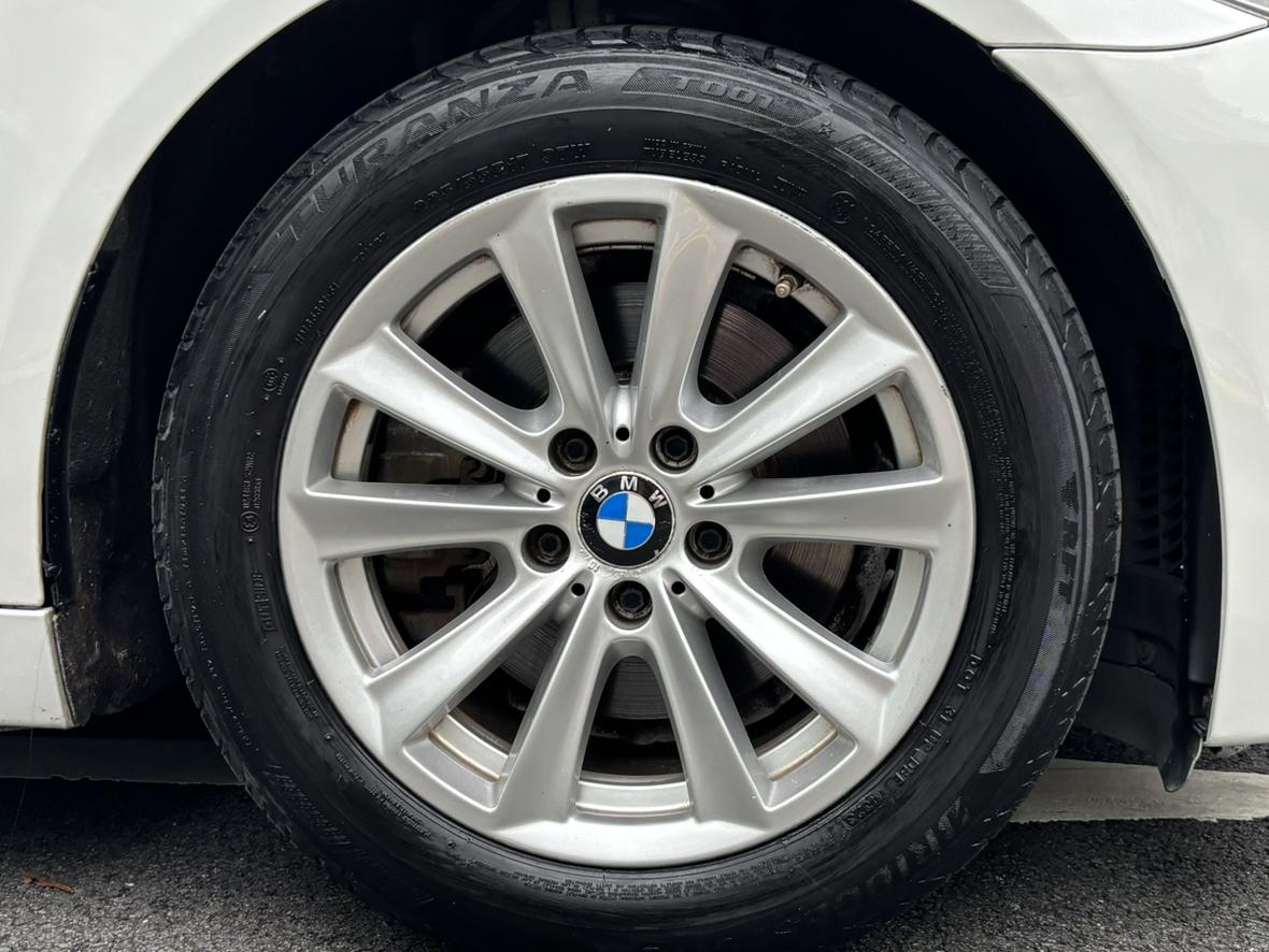 BMW 5 серии 2011 thumb 6