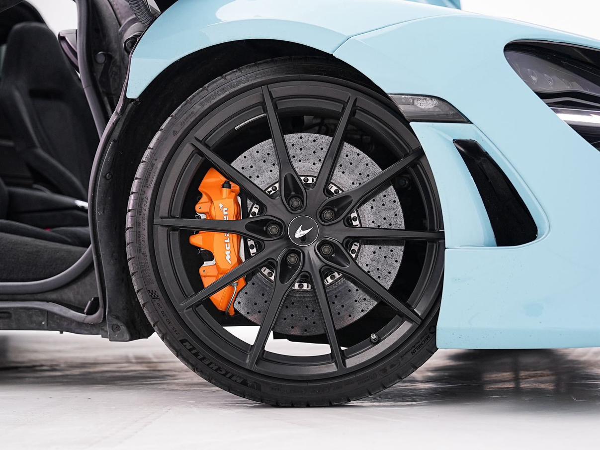 McLaren 720S 2019 thumb 7