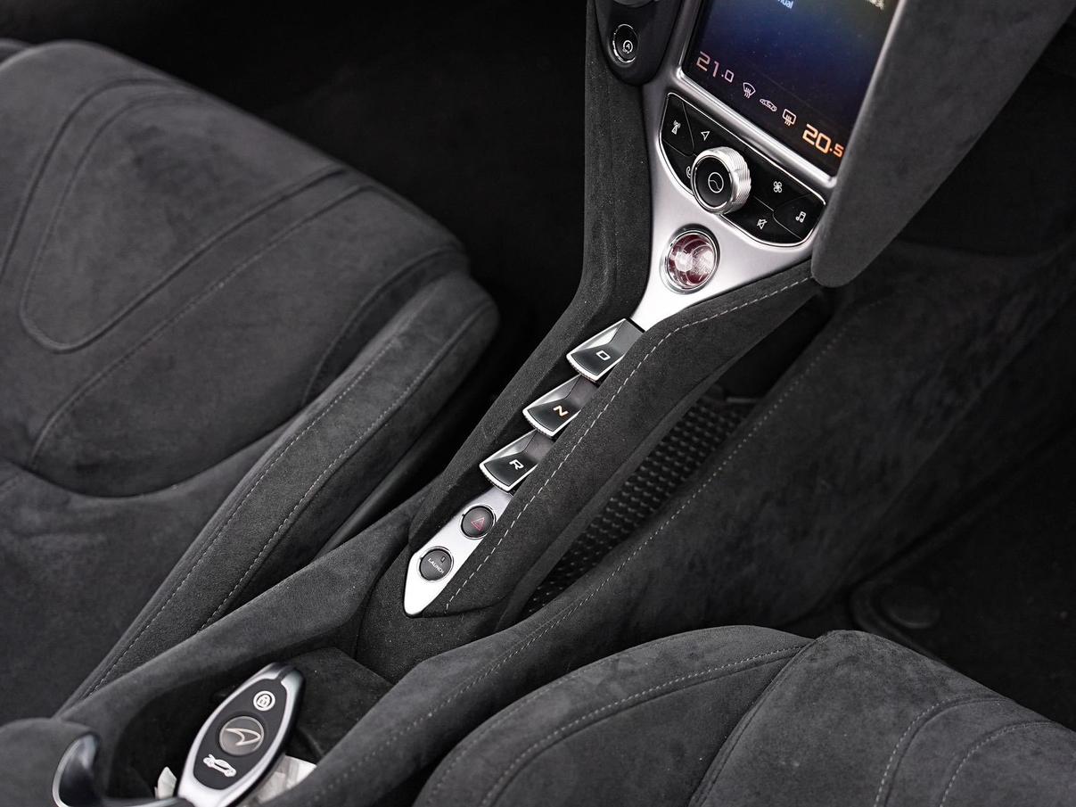 McLaren 720S 2019 thumb 10