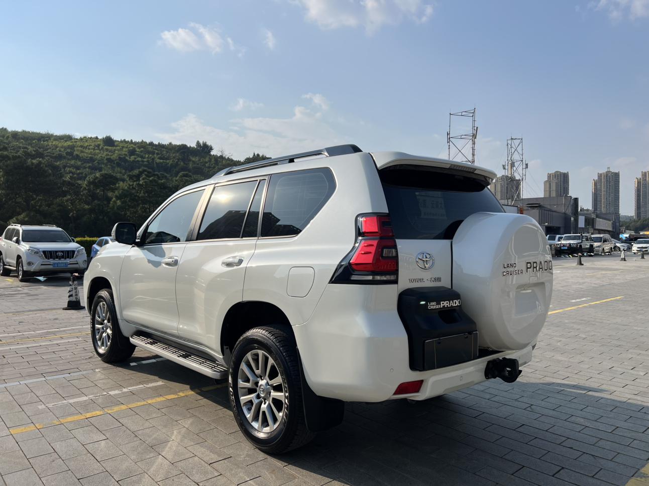 Toyota Land Cruiser Prado 2019 thumb 3