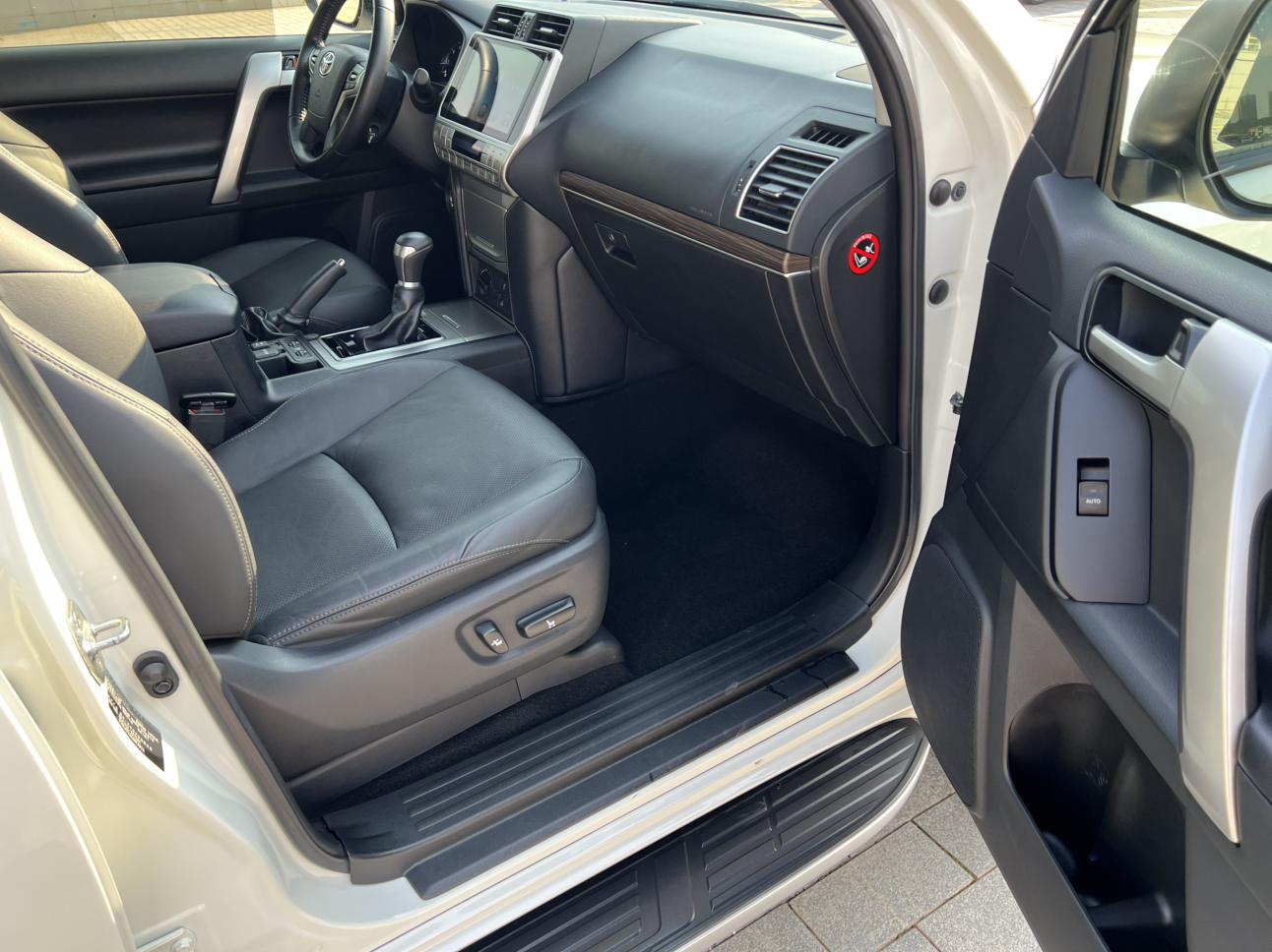 Toyota Land Cruiser Prado 2019 thumb 8