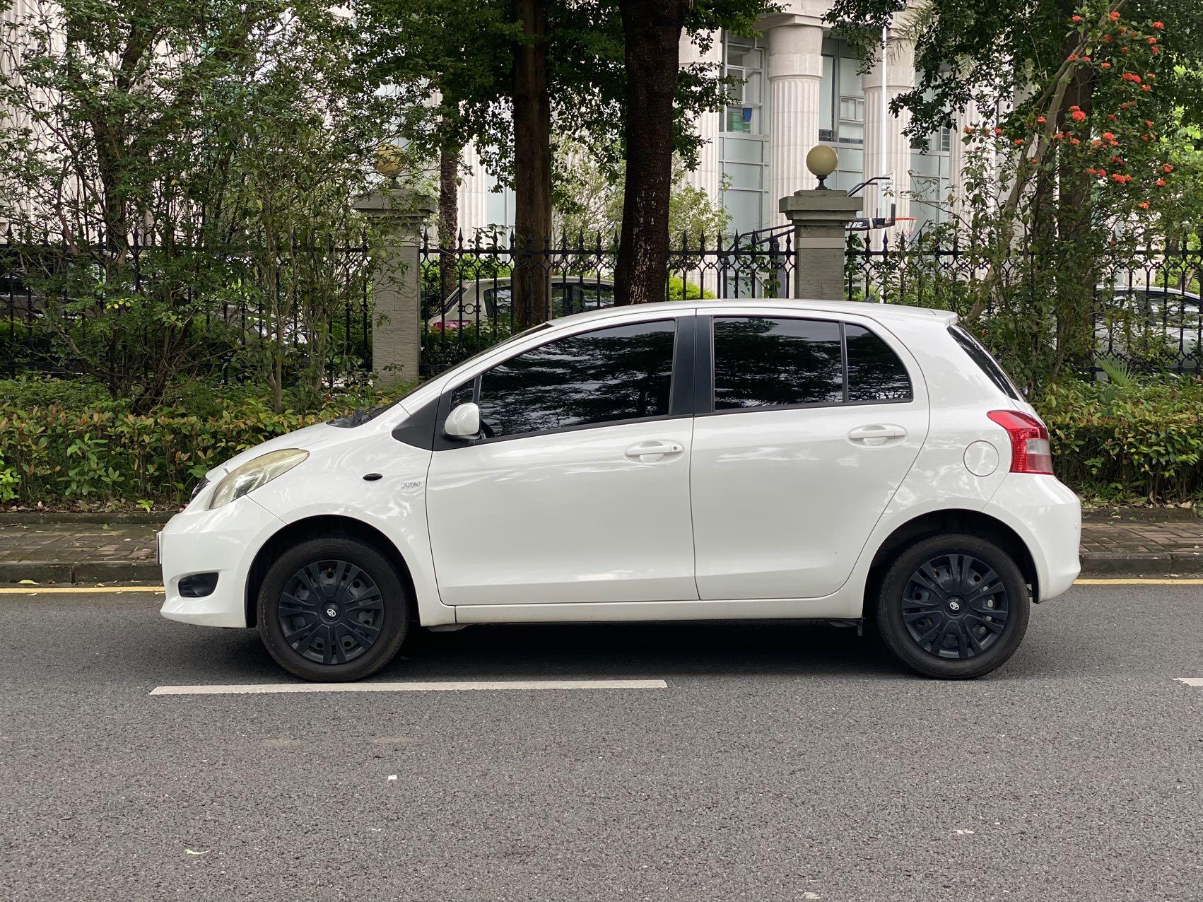 Toyota Yaris 2011 thumb 2