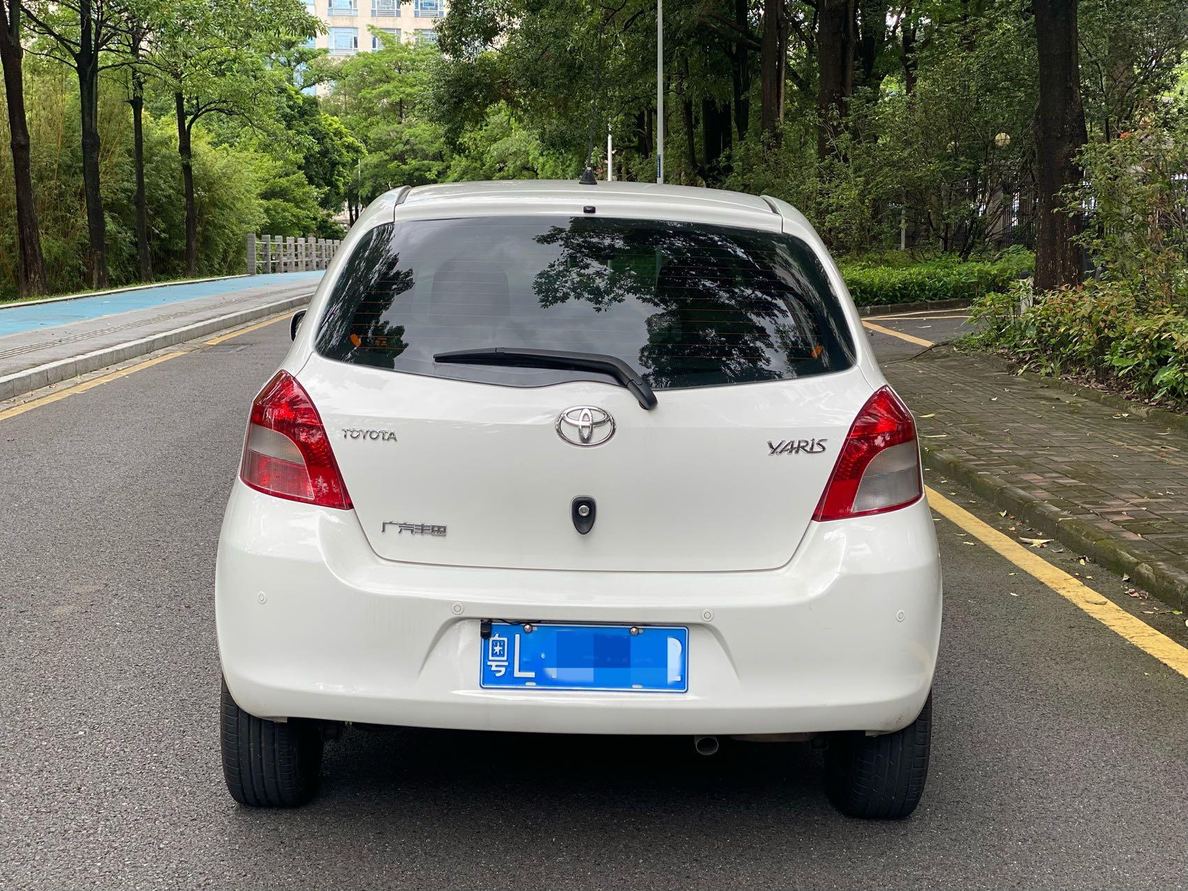 Toyota Yaris 2011 thumb 4
