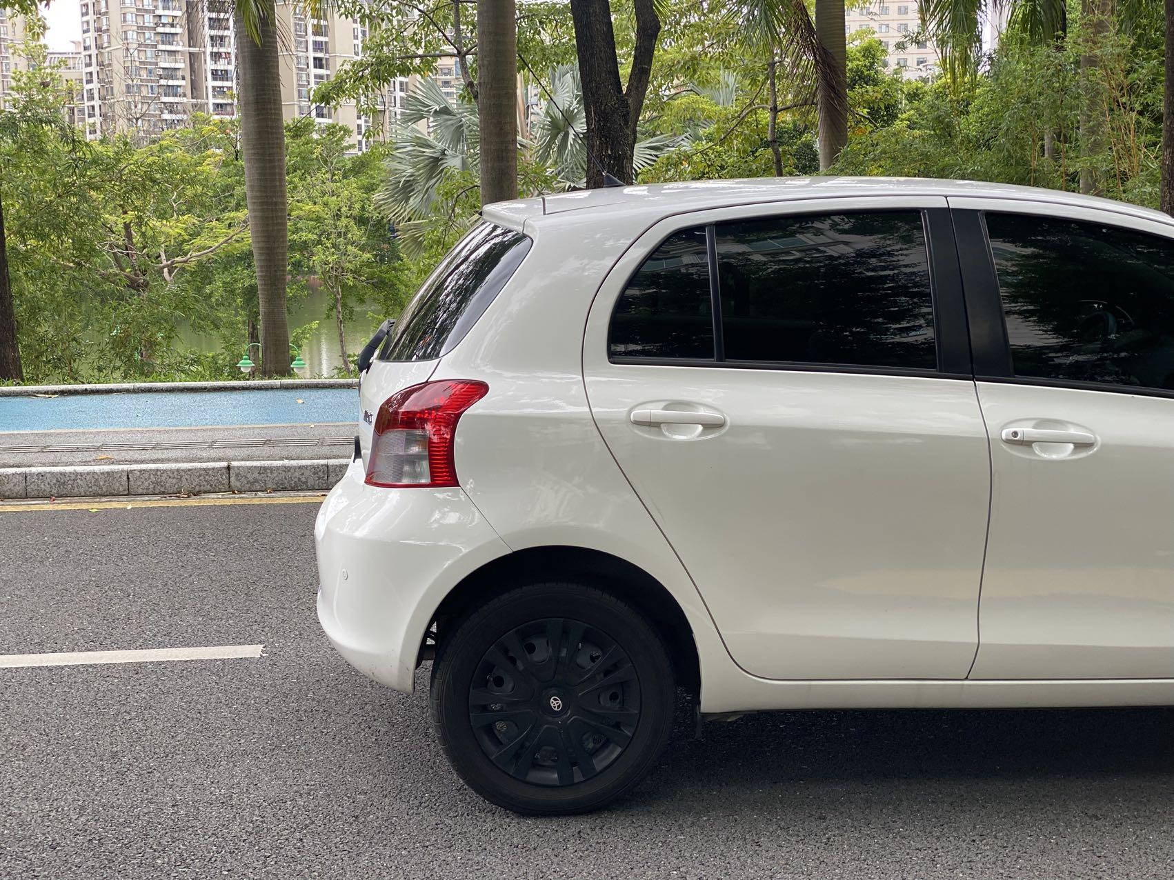 Toyota Yaris 2011 thumb 7
