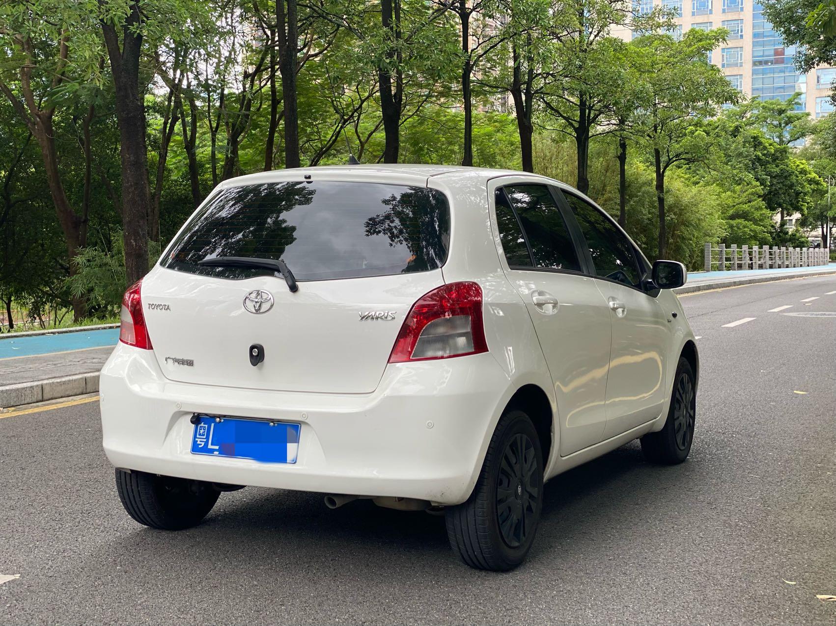 Toyota Yaris 2011 thumb 8