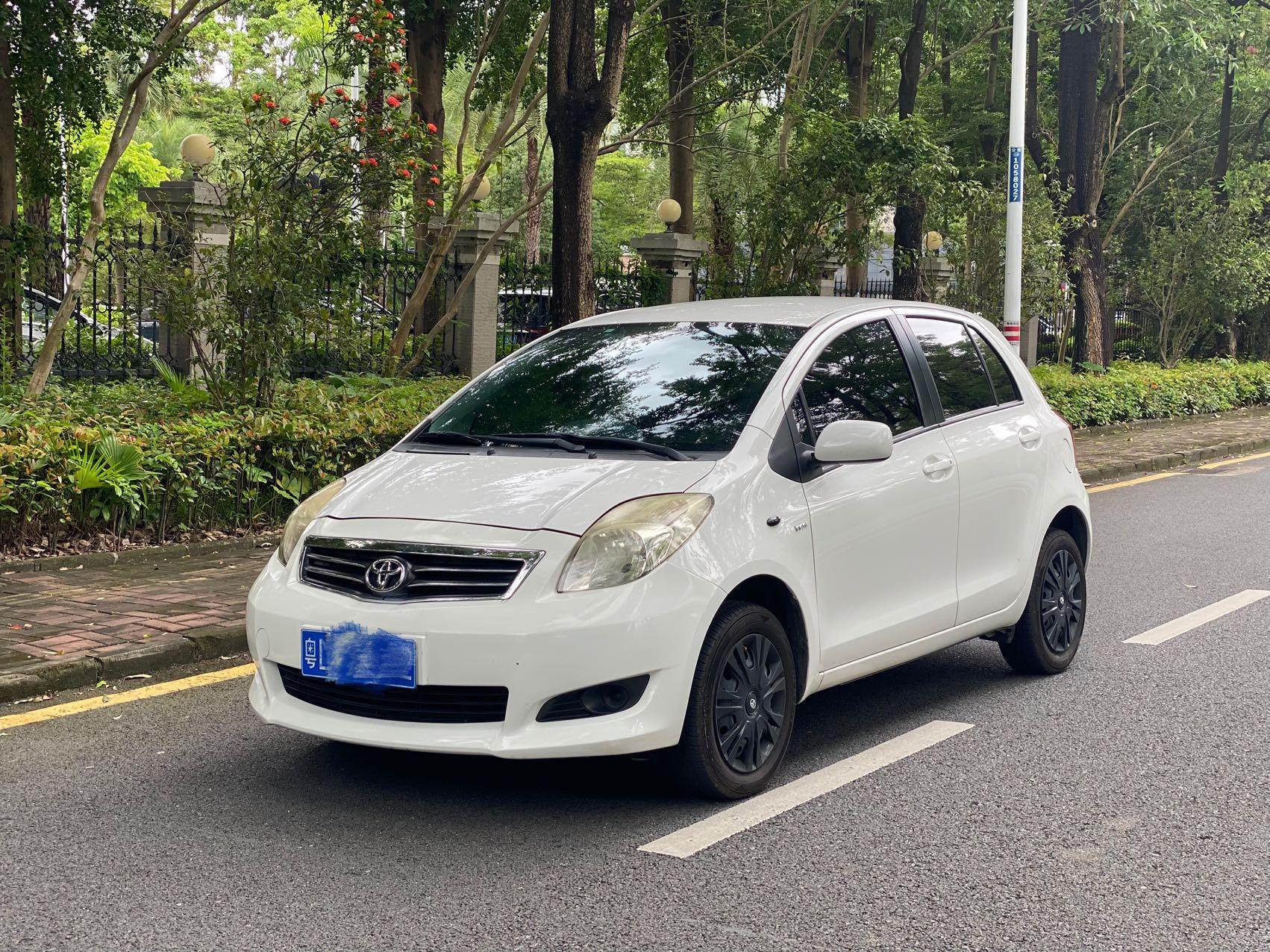 Toyota Yaris 2011 thumb 12