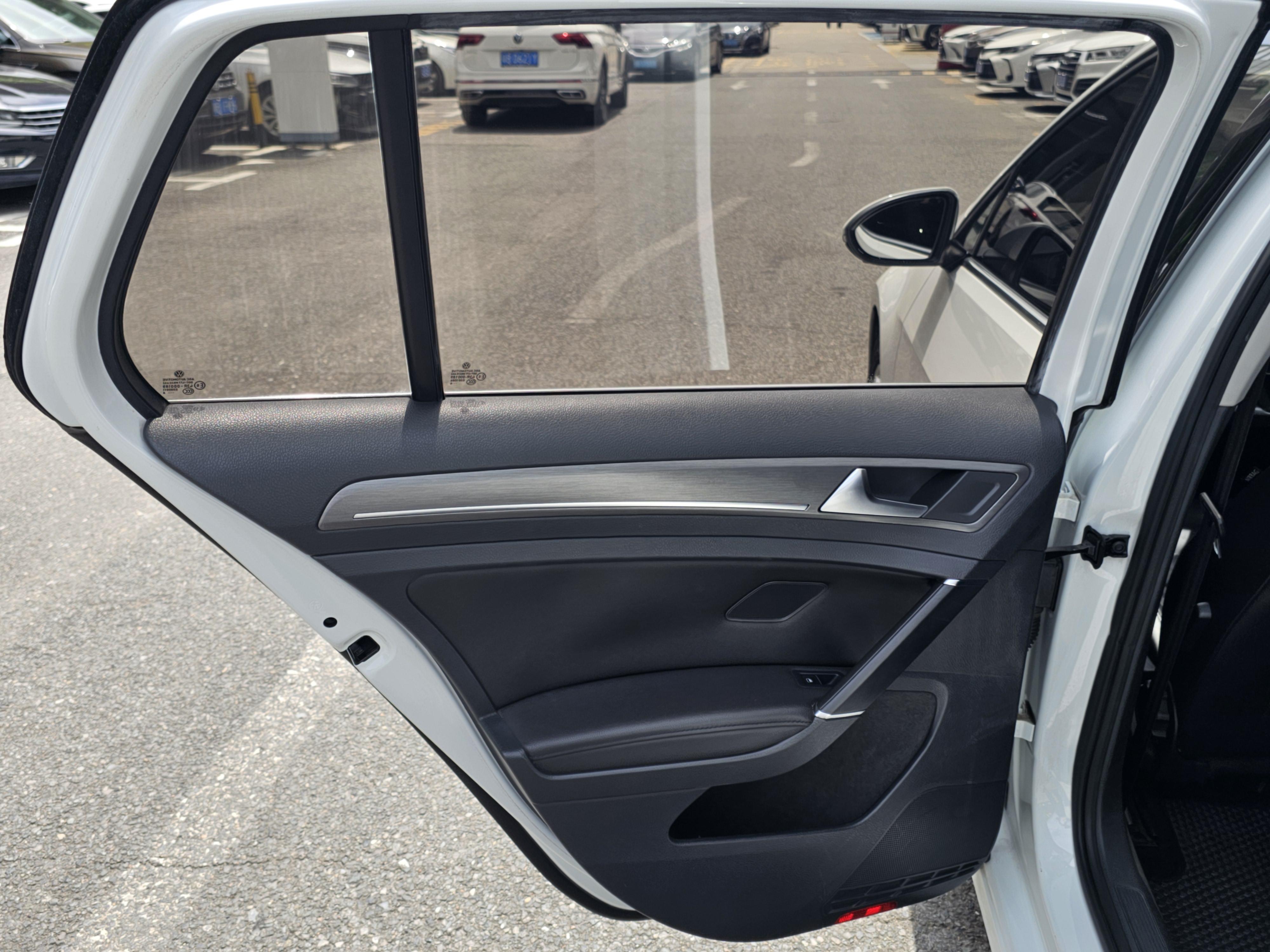 Volkswagen Golf Sportsvan 2014 thumb 6