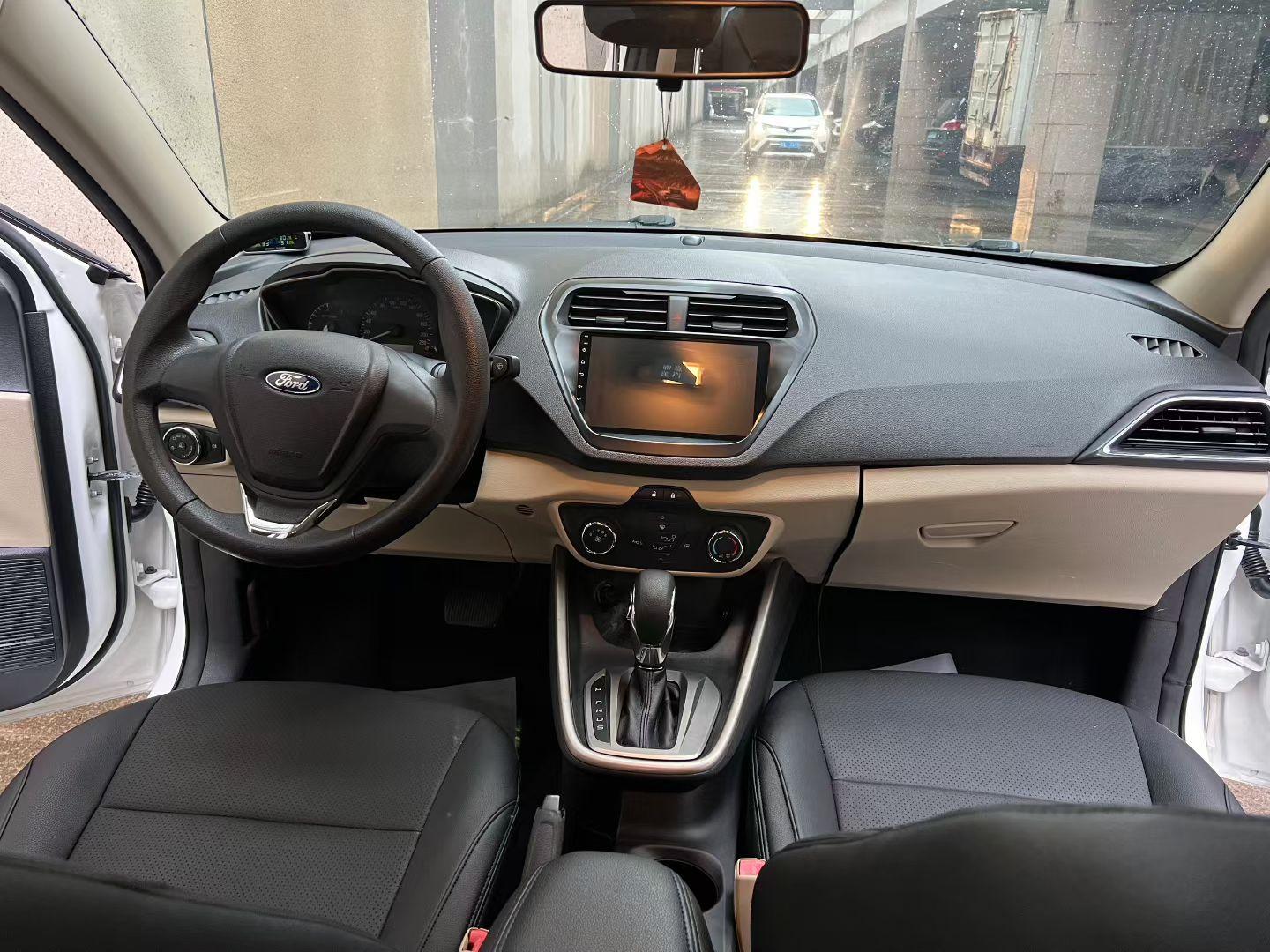 Ford Focus 2015 thumb 3