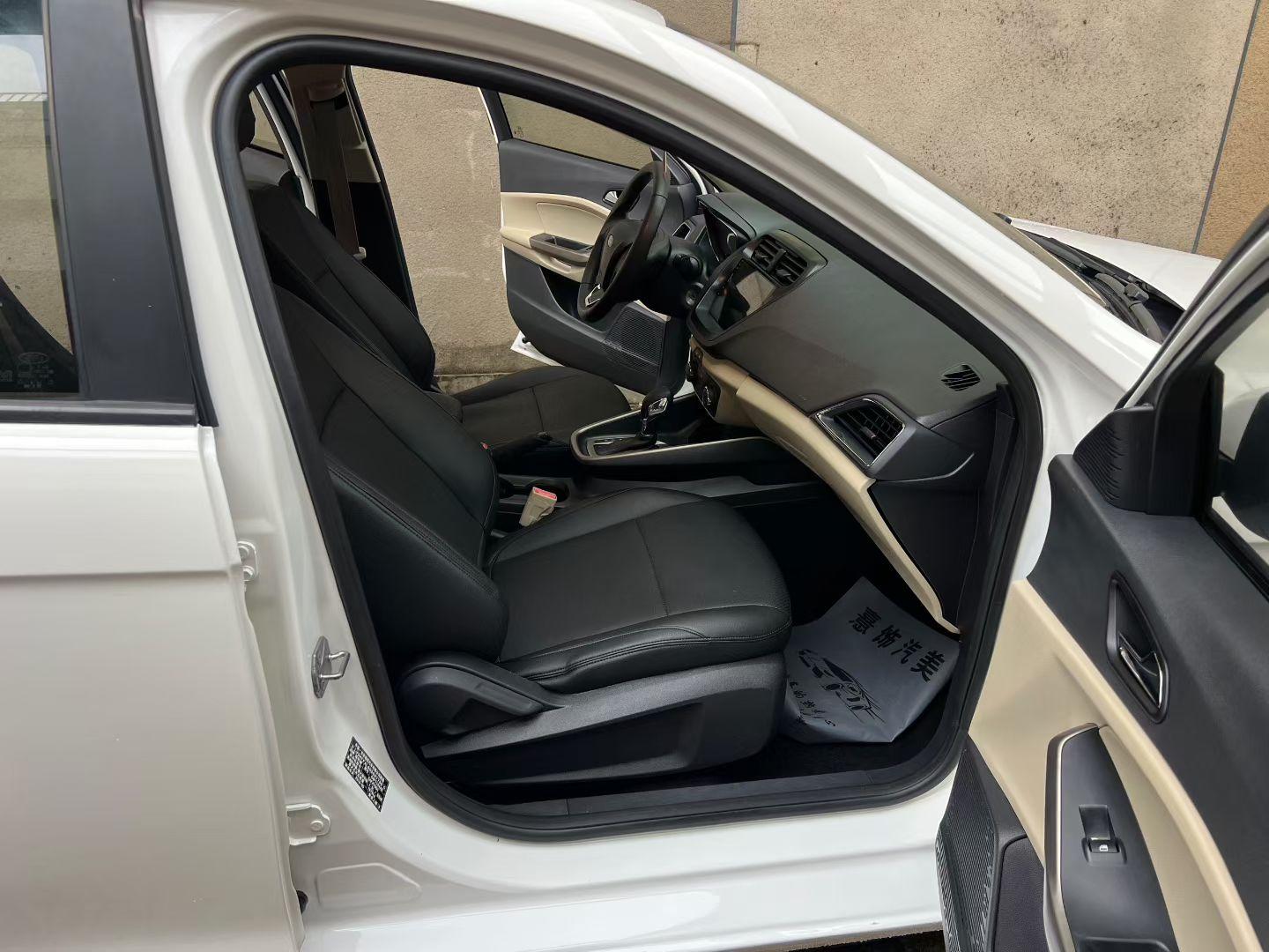 Ford Focus 2015 thumb 5