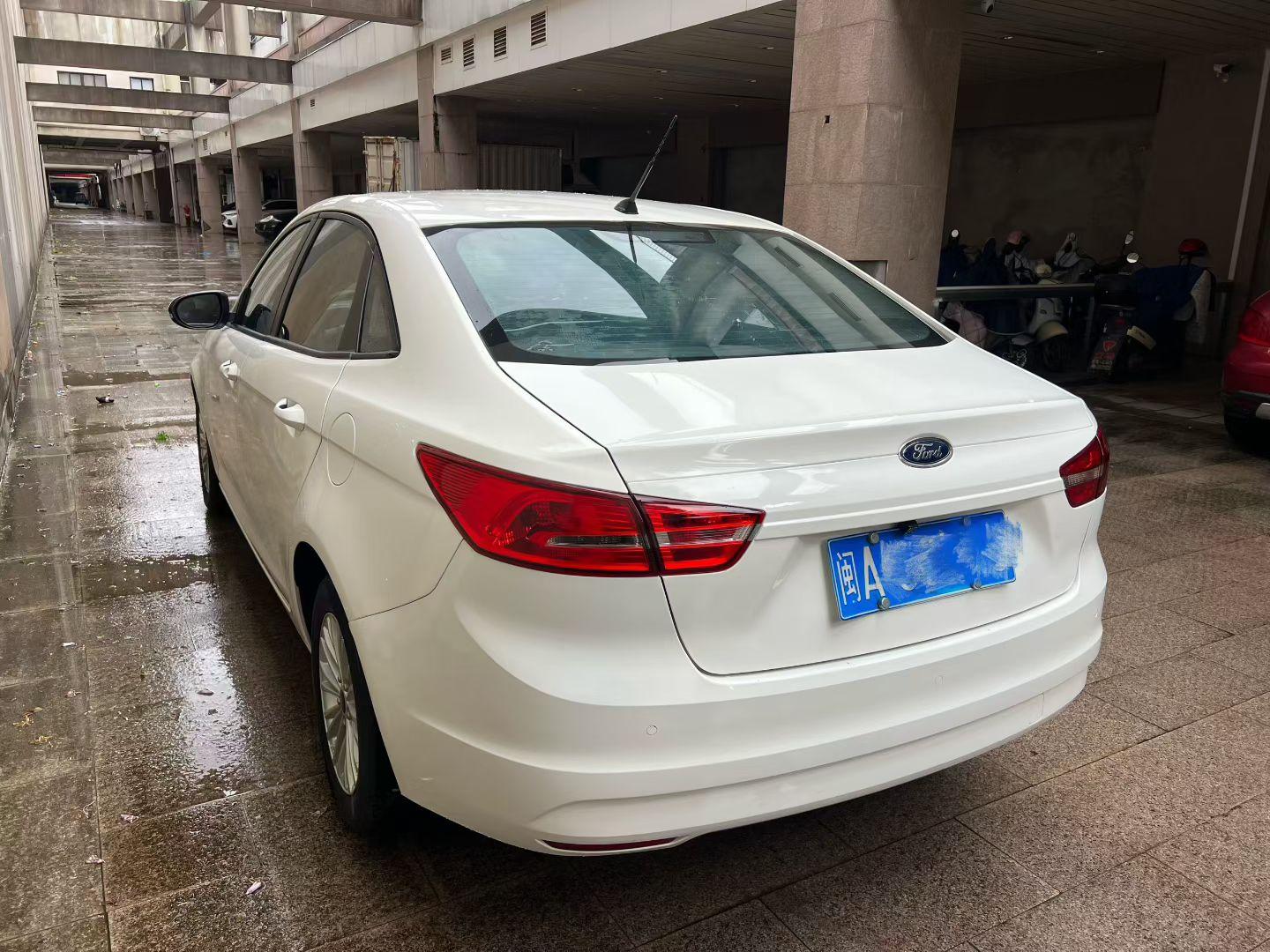 Ford Focus 2015 thumb 10