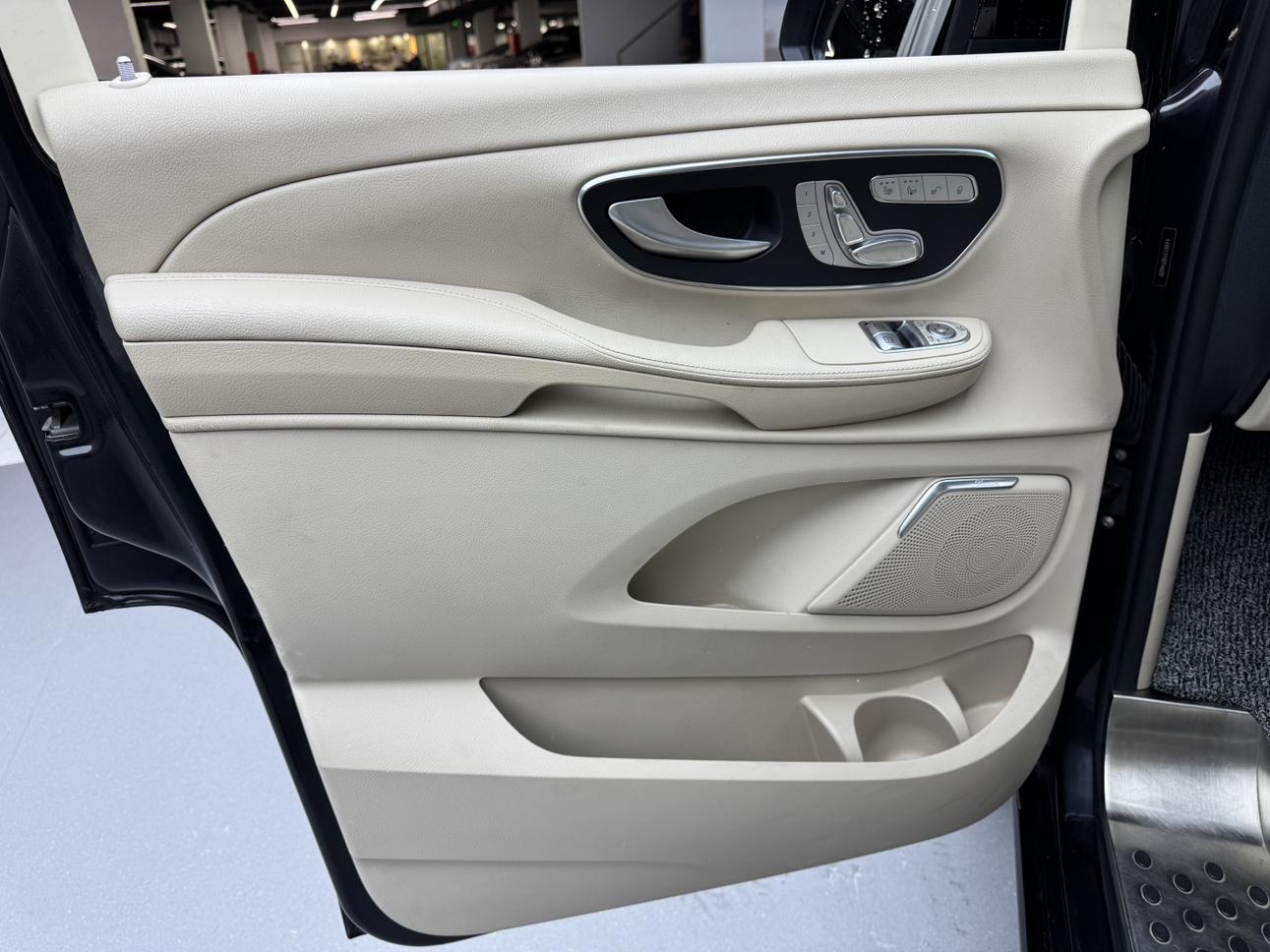 Mercedes-Benz V-Класс 2017 thumb 4