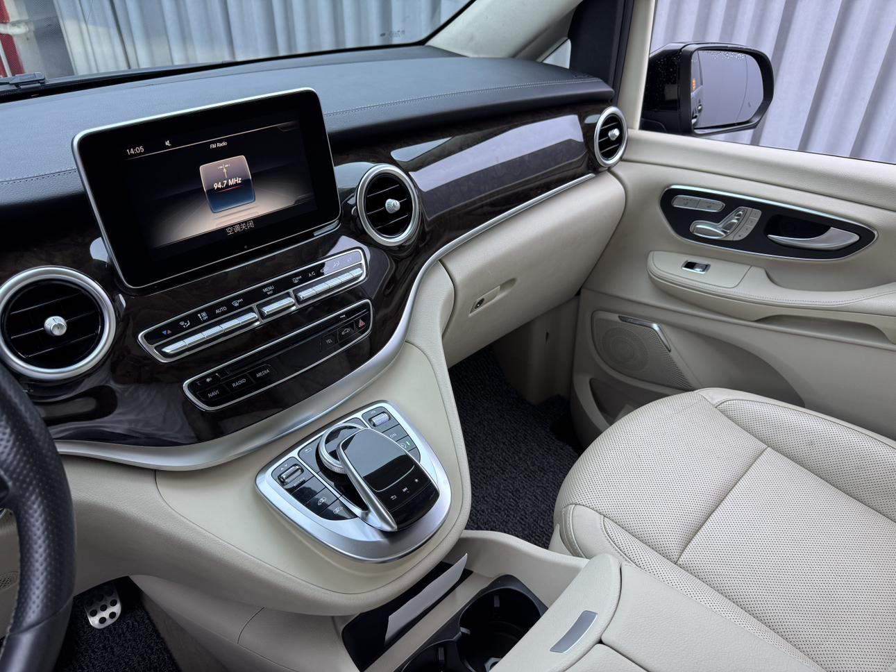 Mercedes-Benz V-Класс 2017 thumb 9