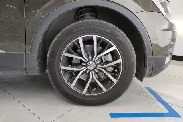 Volkswagen Tiguan 2018 thumb 2