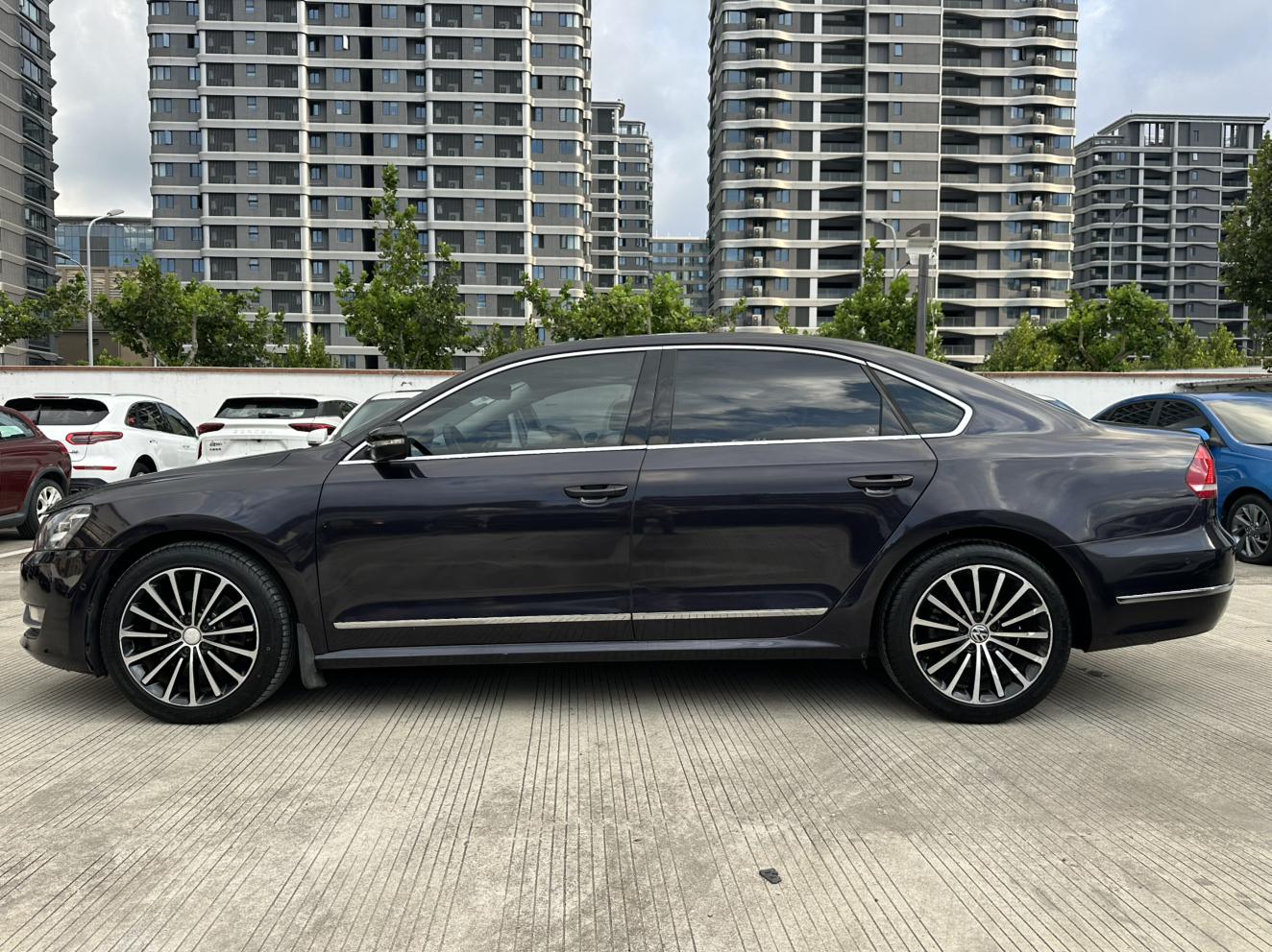 Volkswagen Passat (North America and China) 2011 thumb 2