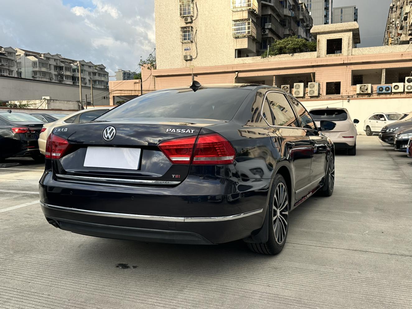 Volkswagen Passat (North America and China) 2011 thumb 5