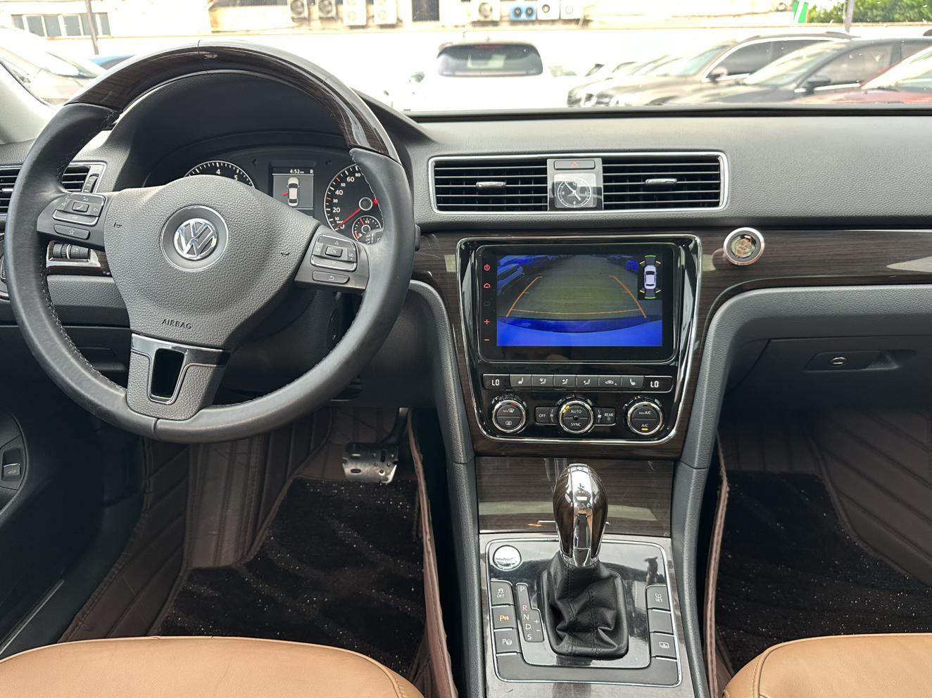 Volkswagen Passat (North America and China) 2011 thumb 8