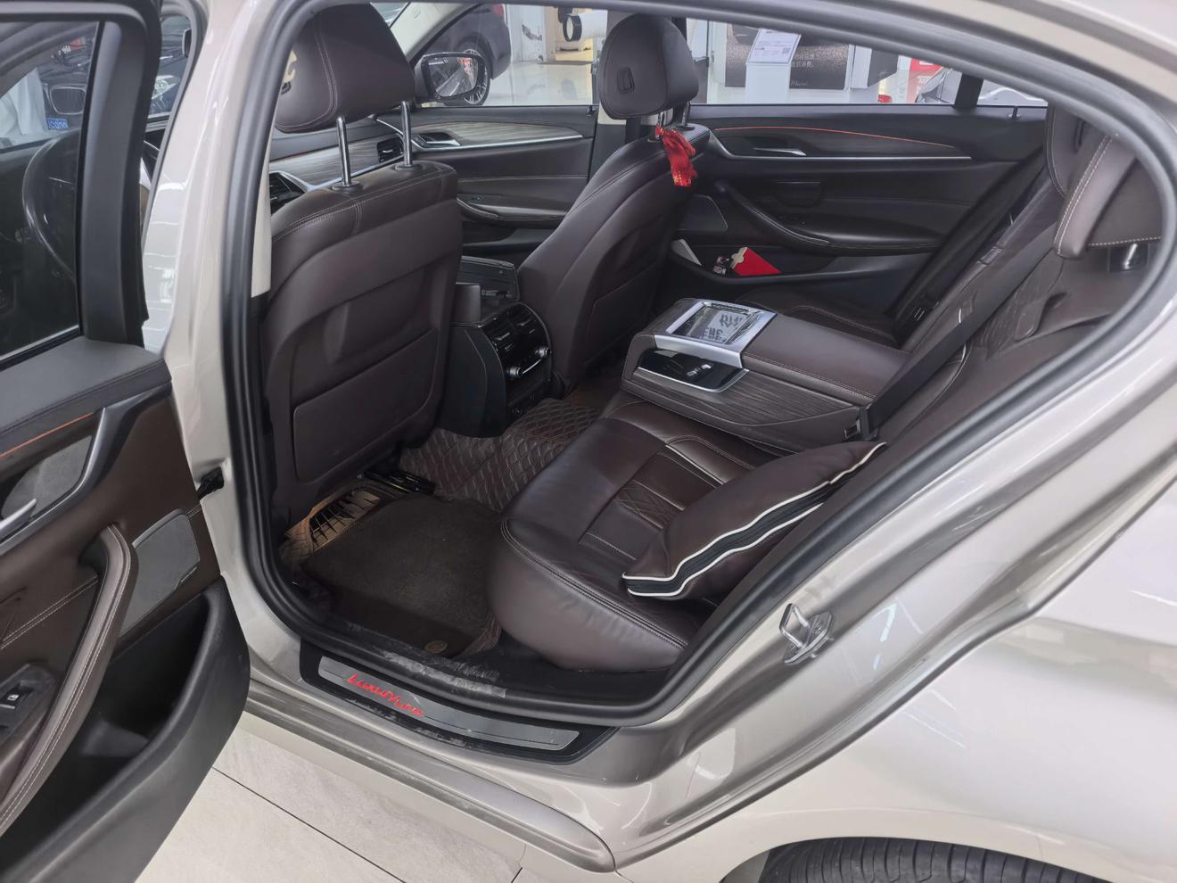 BMW 5 серии 2018 thumb 7