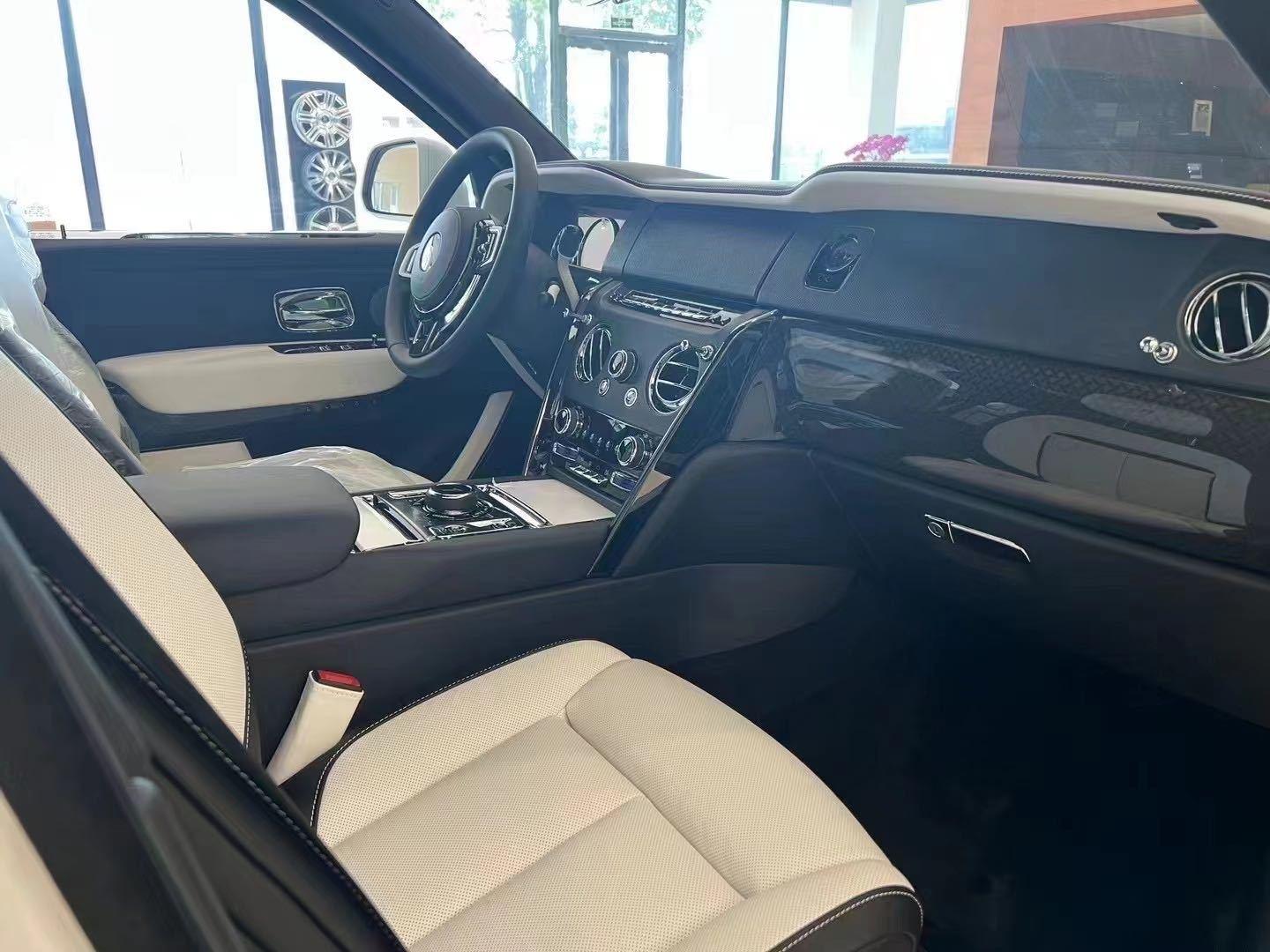 Rolls-Royce Cullinan 2024 thumb 6
