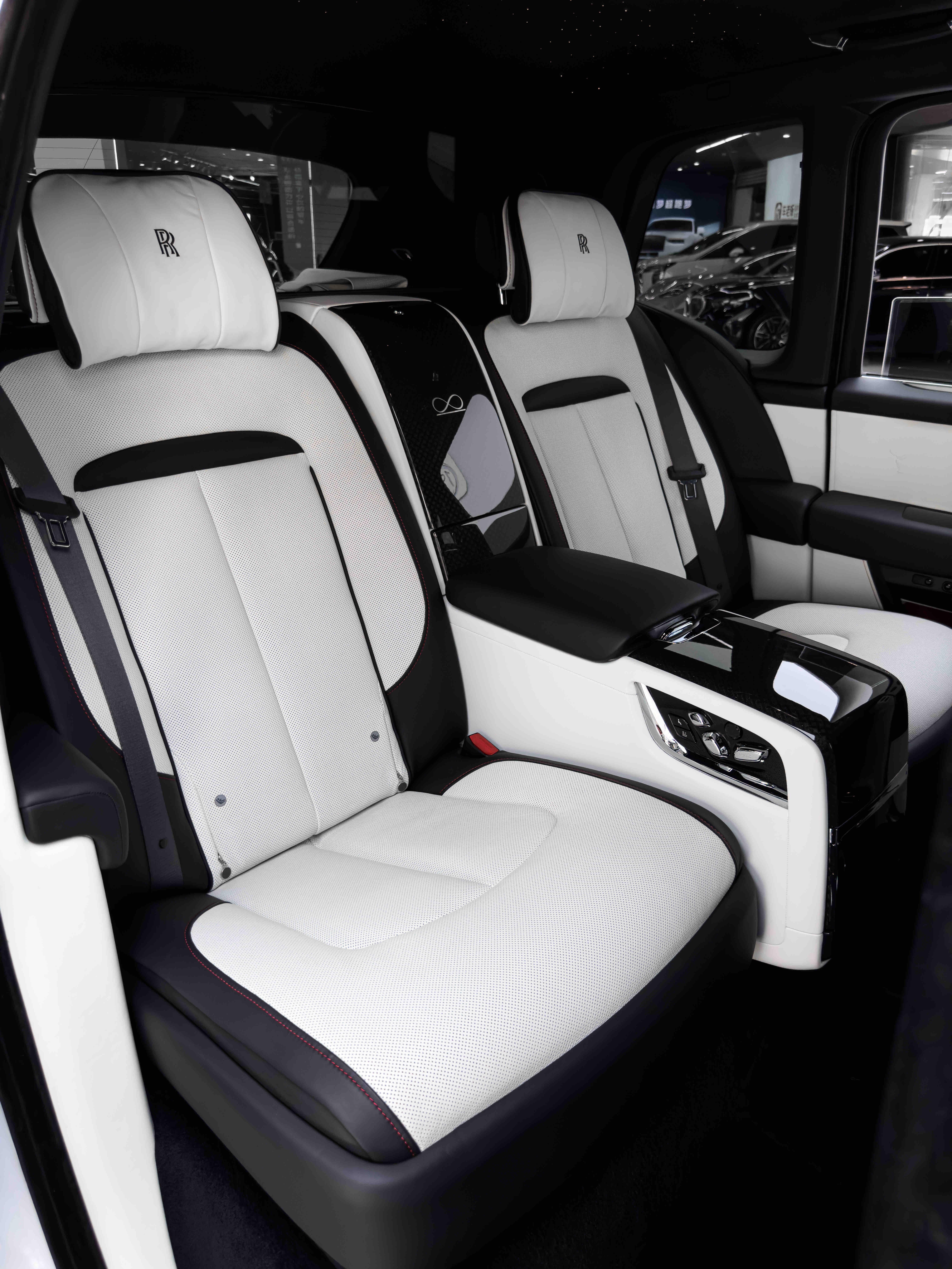 Rolls-Royce Cullinan 2024 thumb 10