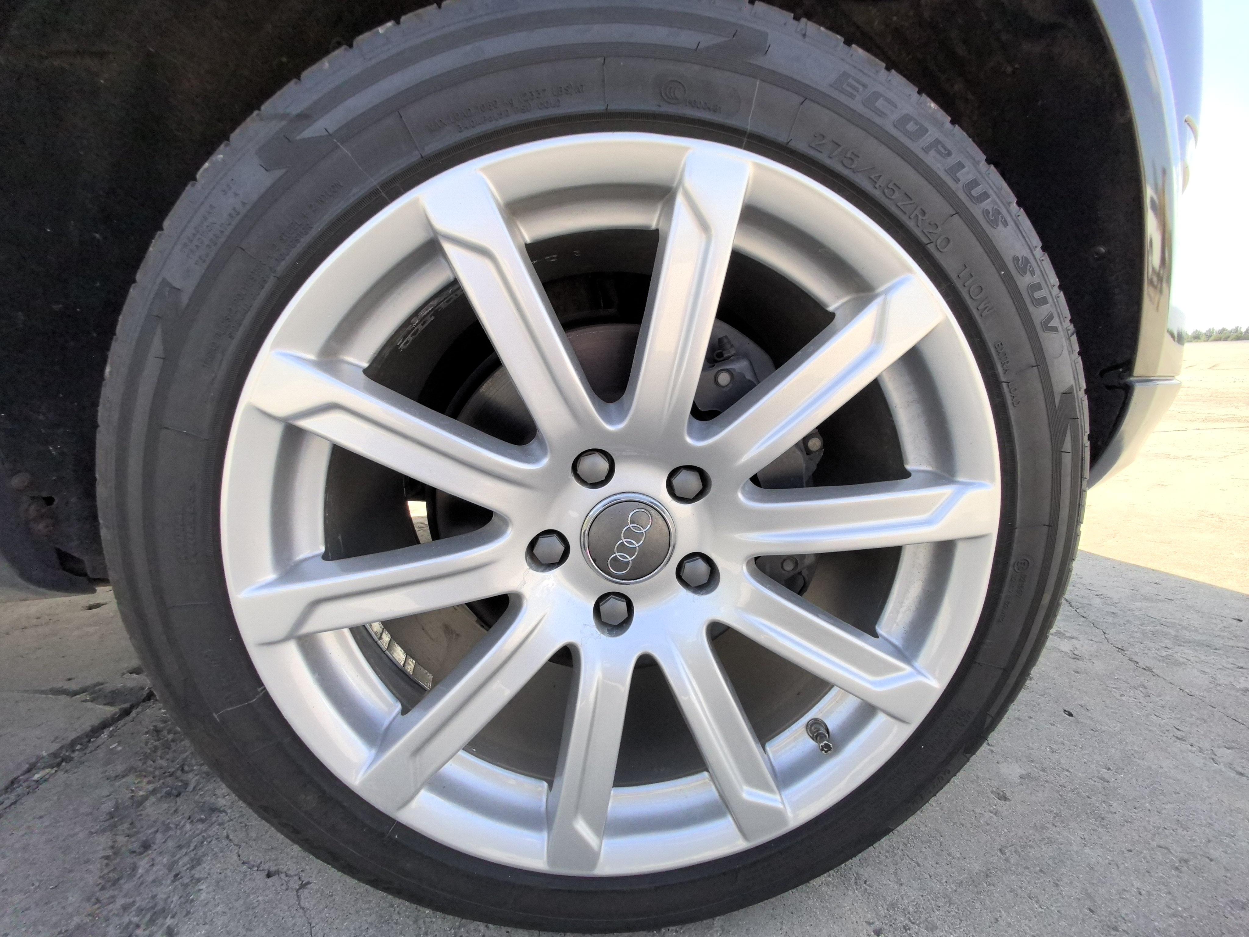 Audi Q7 2012 thumb 5