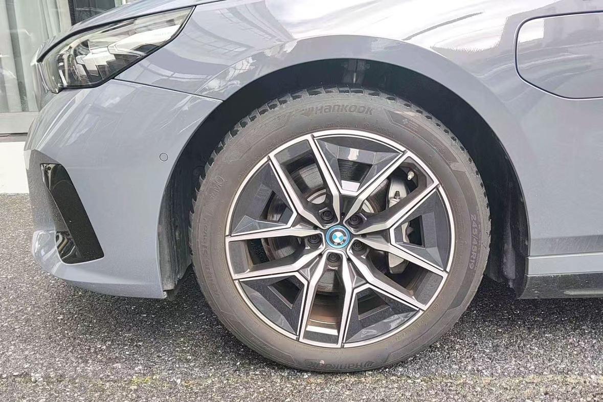 BMW i5 2024 thumb 3