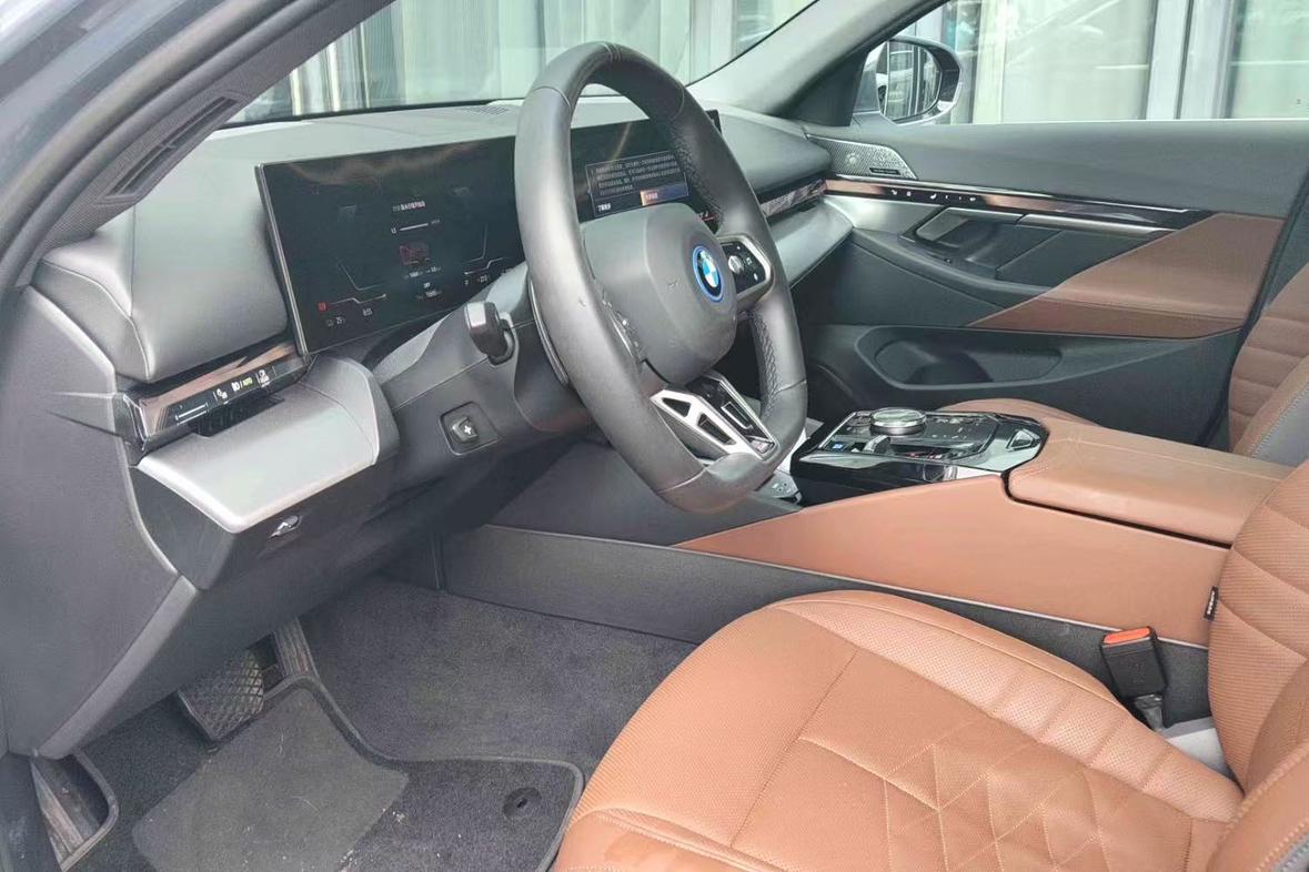 BMW i5 2024 thumb 6