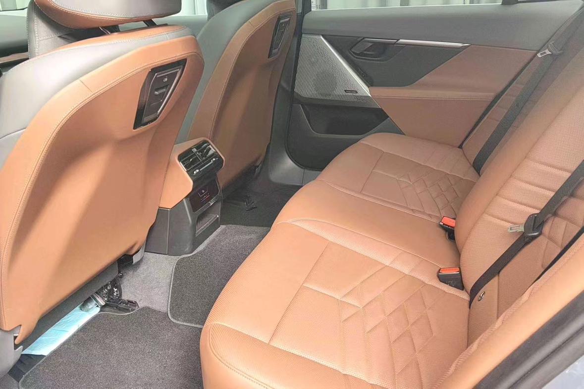 BMW i5 2024 thumb 7