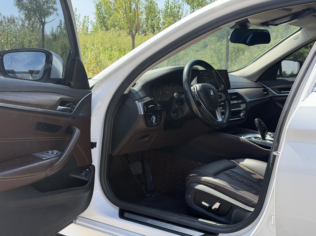 BMW 5 серии 2019 thumb 9