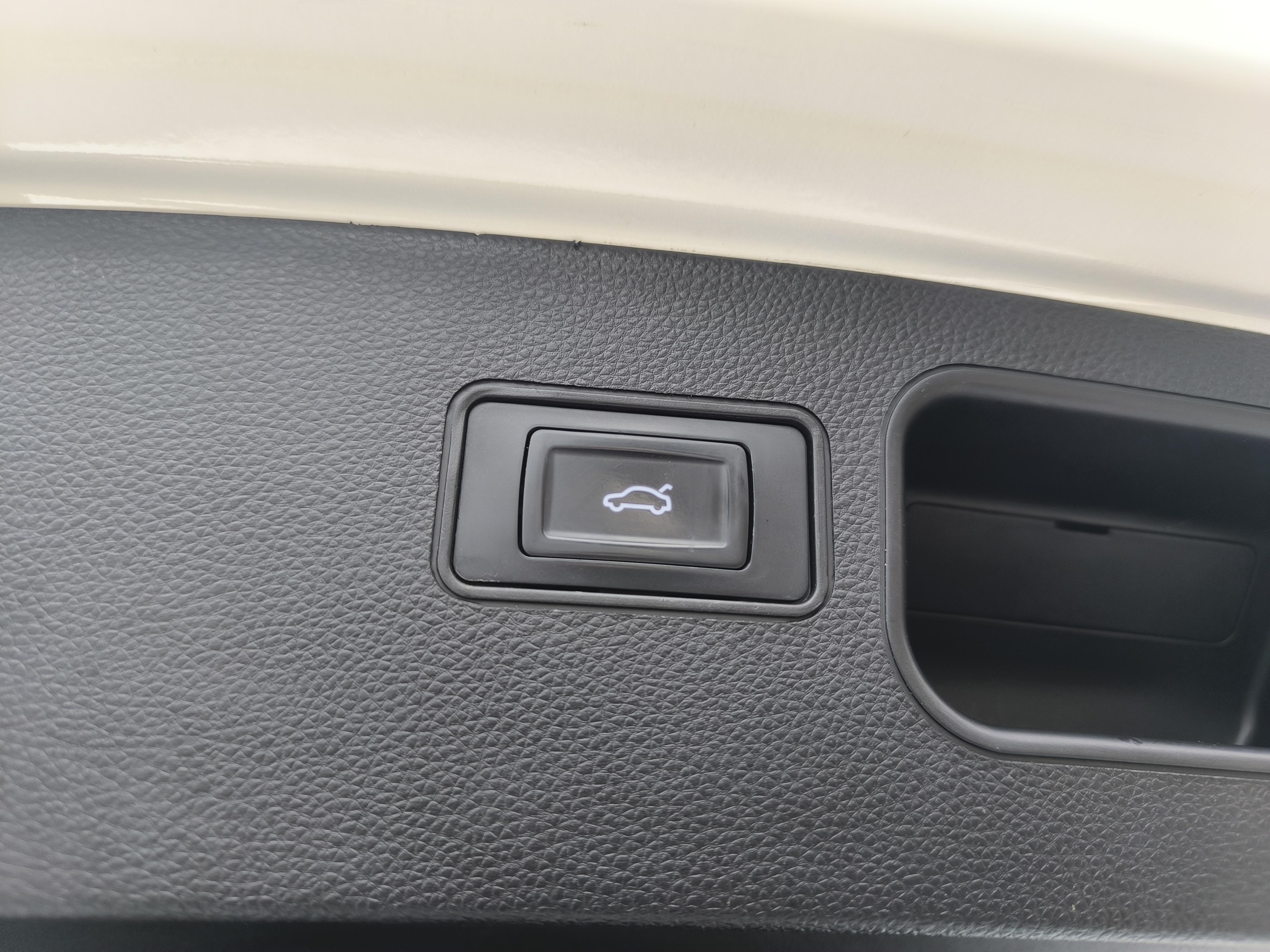 Zotye SR9 2017 thumb 10